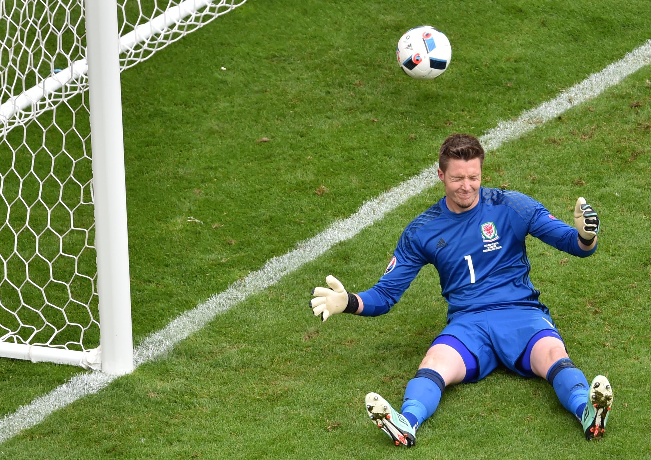 Cham diem Anh 2-1 Wales anh 16