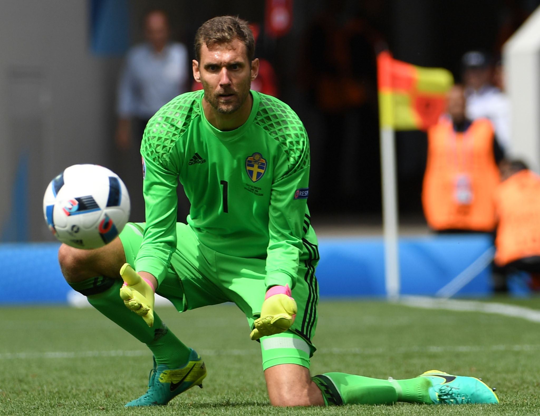 Cham diem Italy 1-0 Thuy Dien anh 13