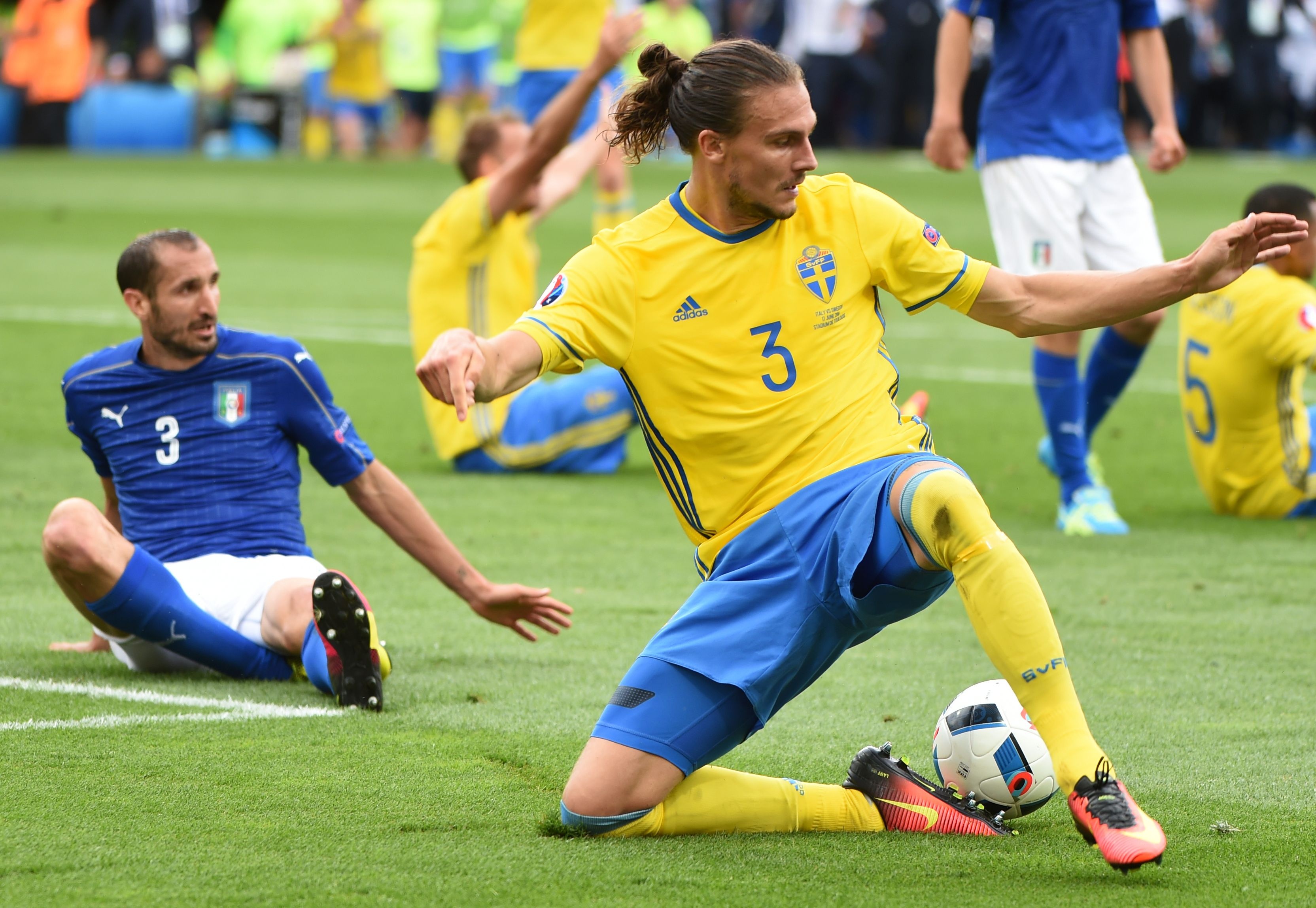 Cham diem Italy 1-0 Thuy Dien anh 15