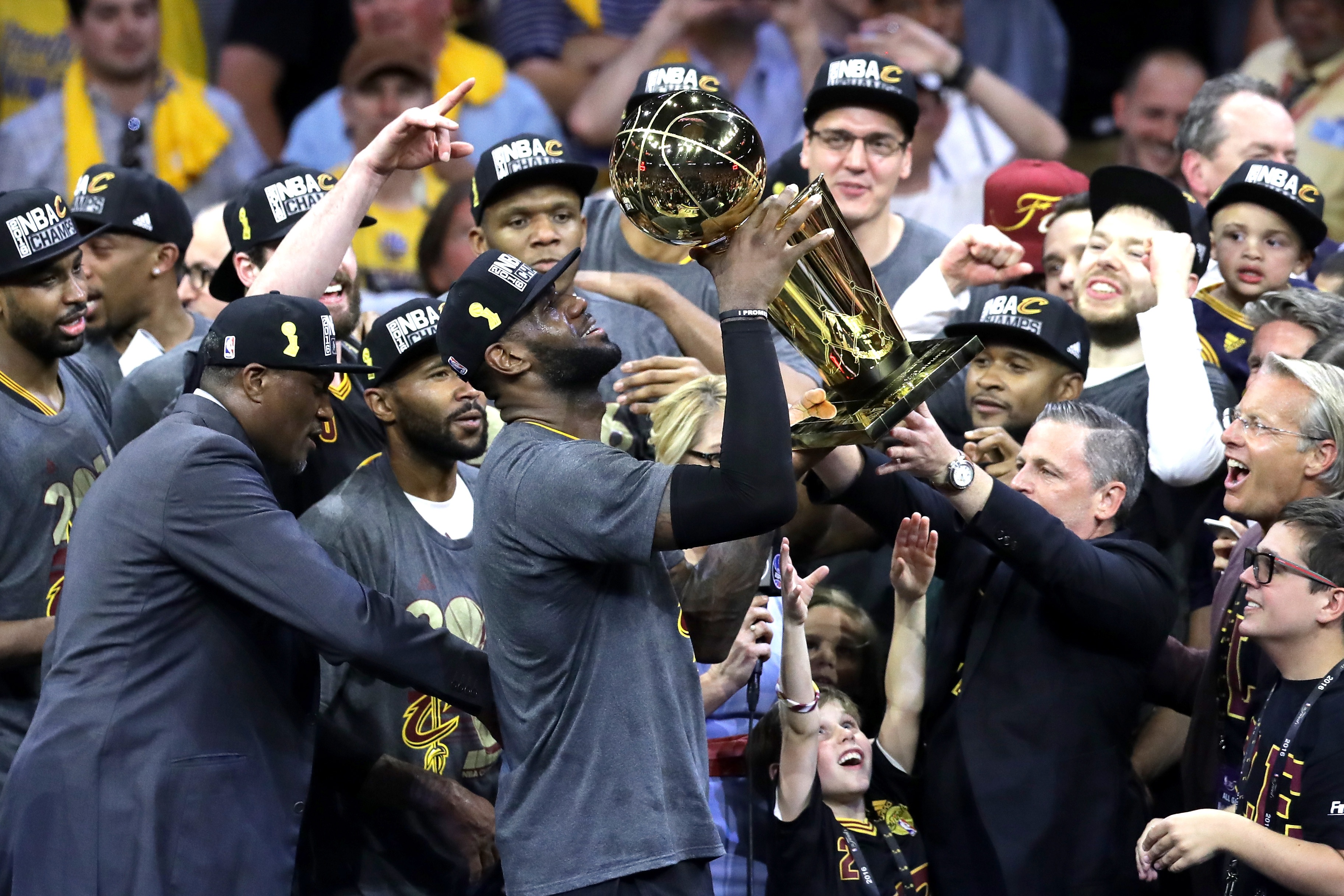 LeBron James òa khóc ảnh 3 LeBron James oa khoc anh 3