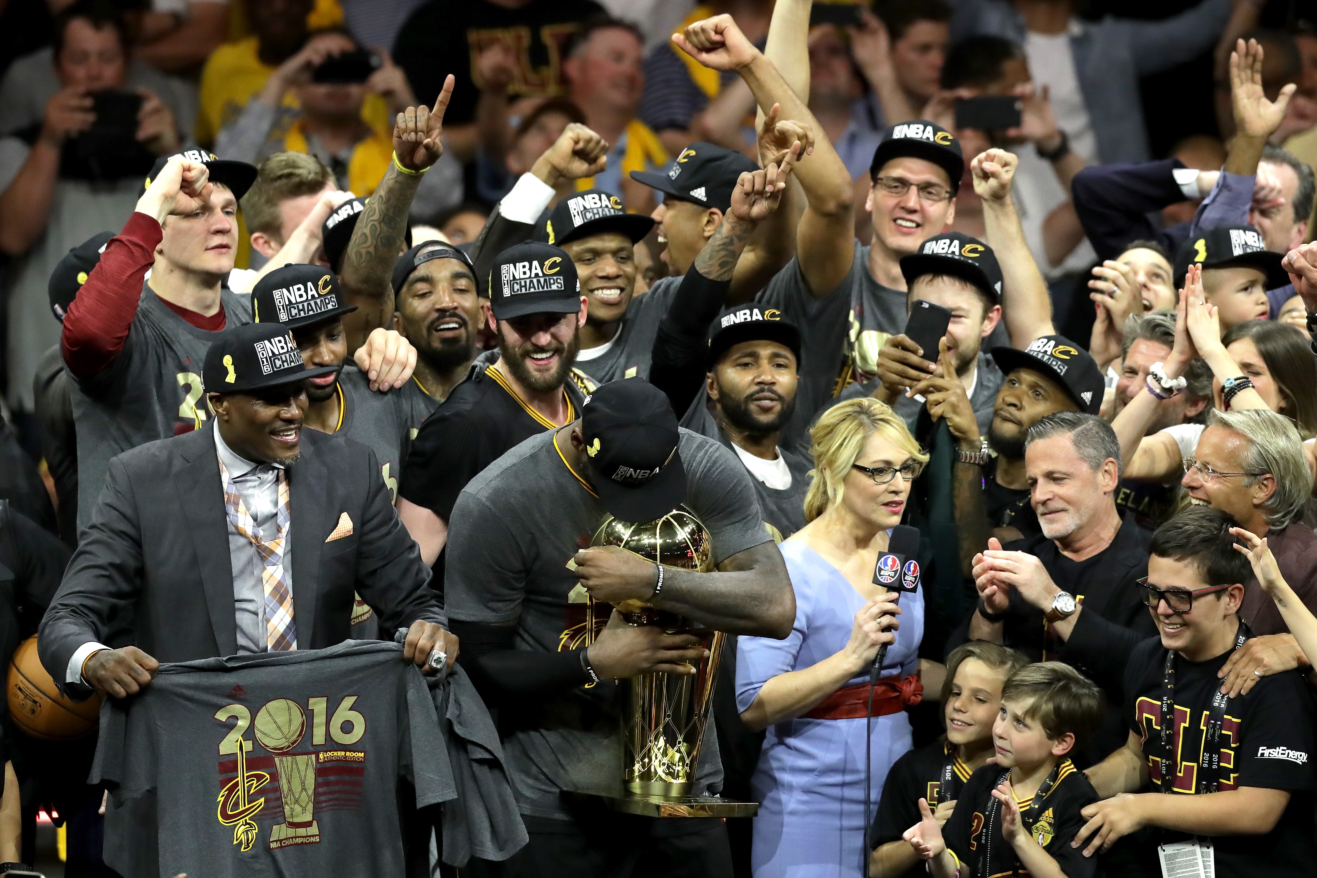 LeBron James òa khóc ảnh 4 LeBron James oa khoc anh 4