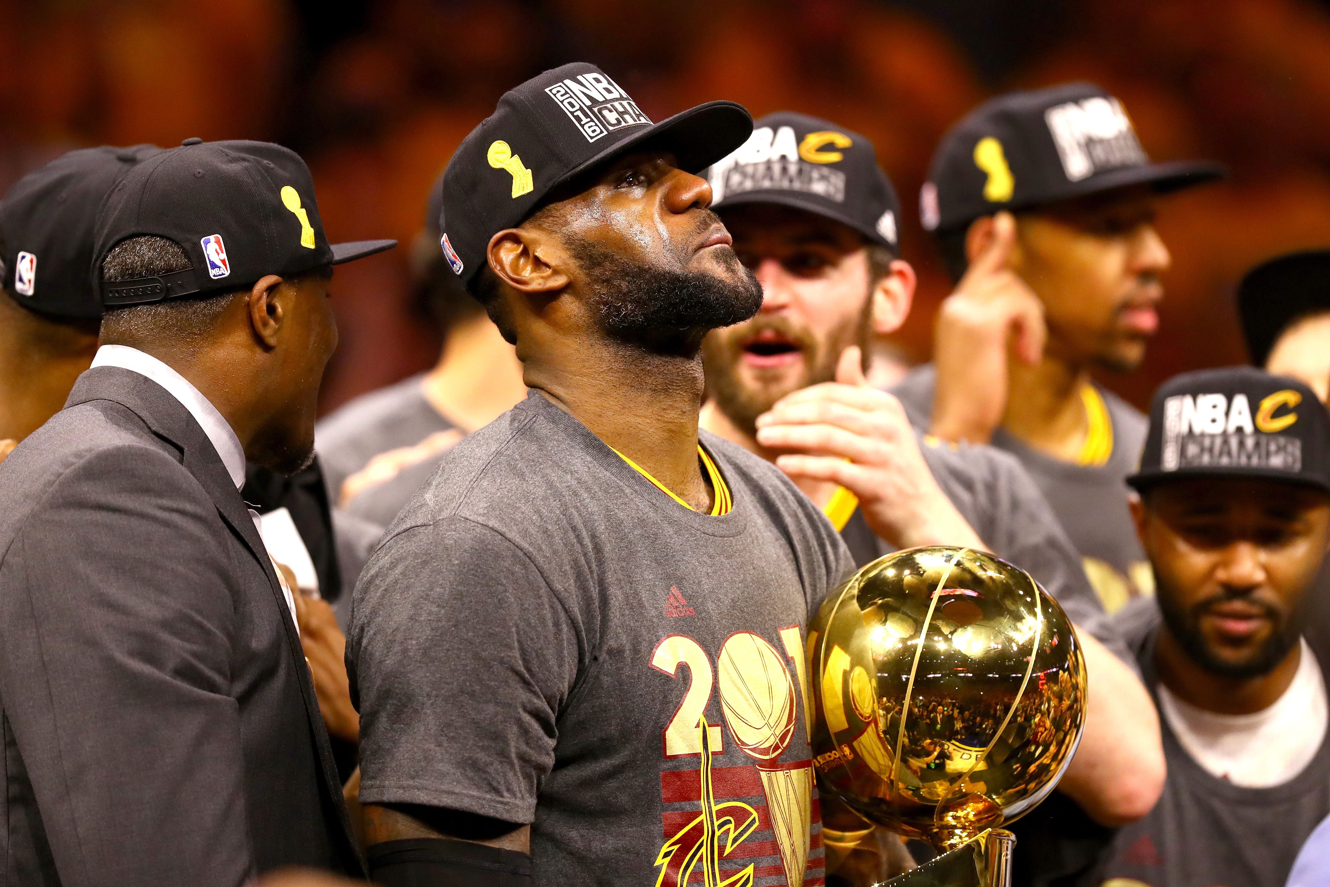 LeBron James òa khóc ảnh 5 LeBron James oa khoc anh 5