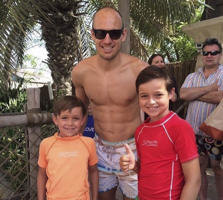 Mua he khong Euro cua sao bong da anh 14