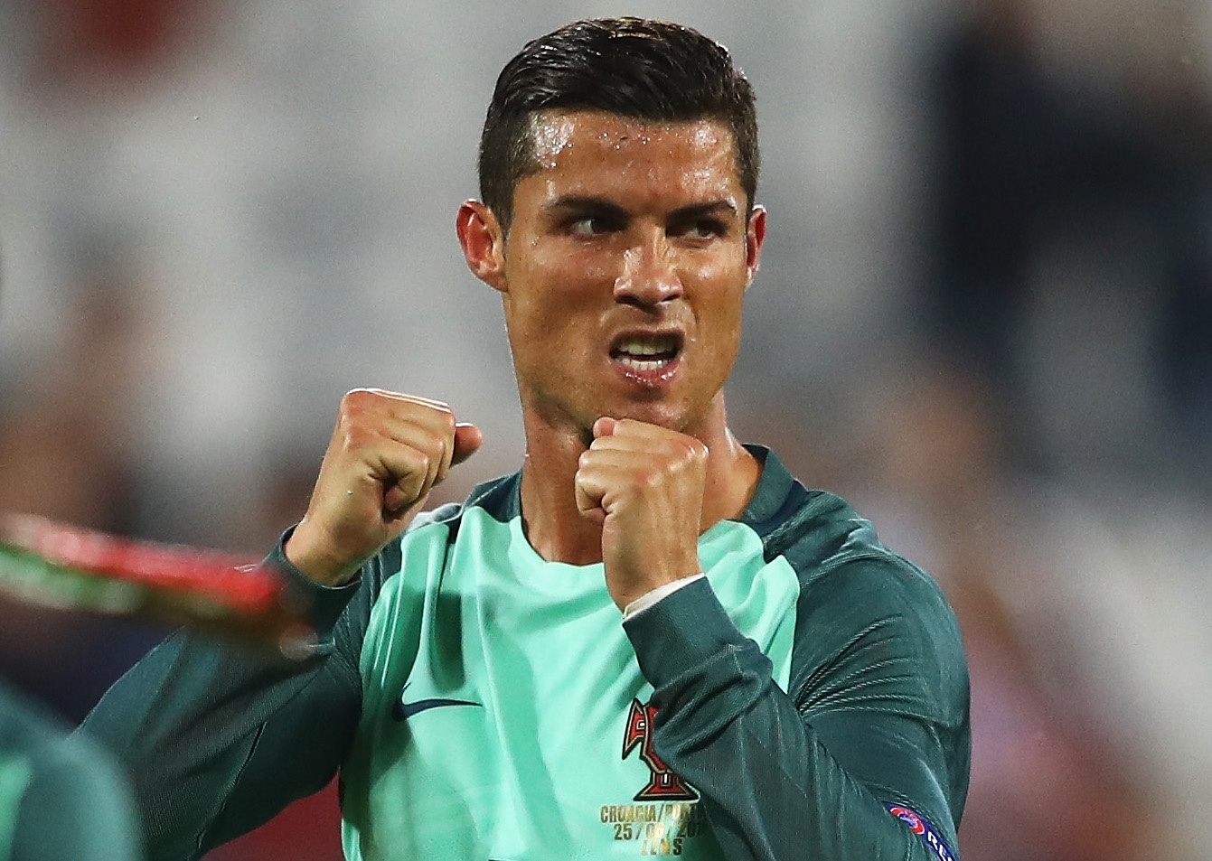 Cham diem Croatia vs BDN: Phut thang hoa bat chot cua CR7 hinh anh