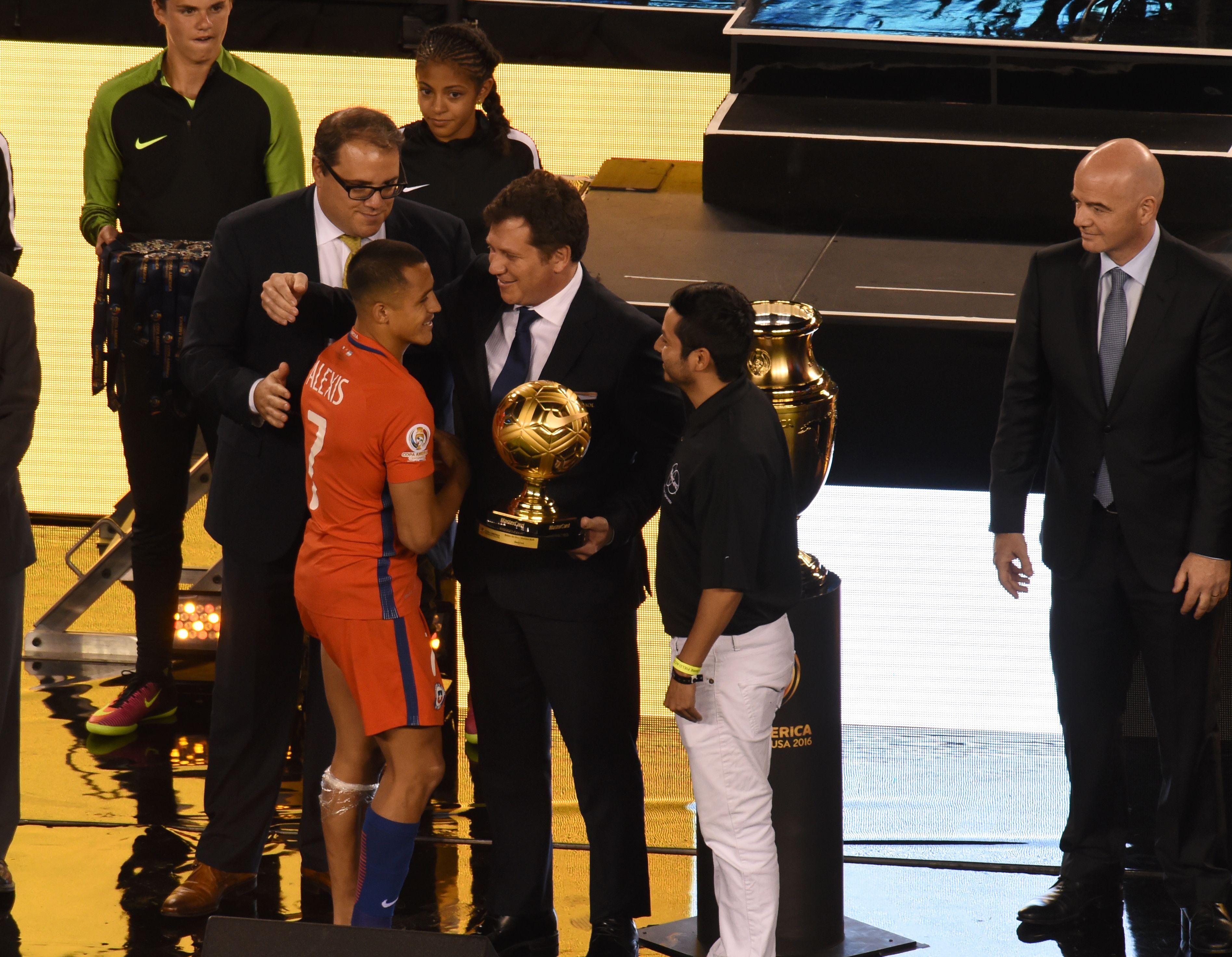 Messi khoc nuc no anh 12