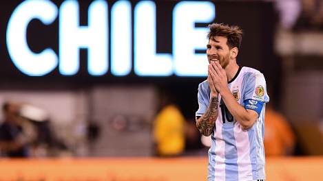 Messi sut hong luan luu, Argentina lai om han truoc Chile hinh anh