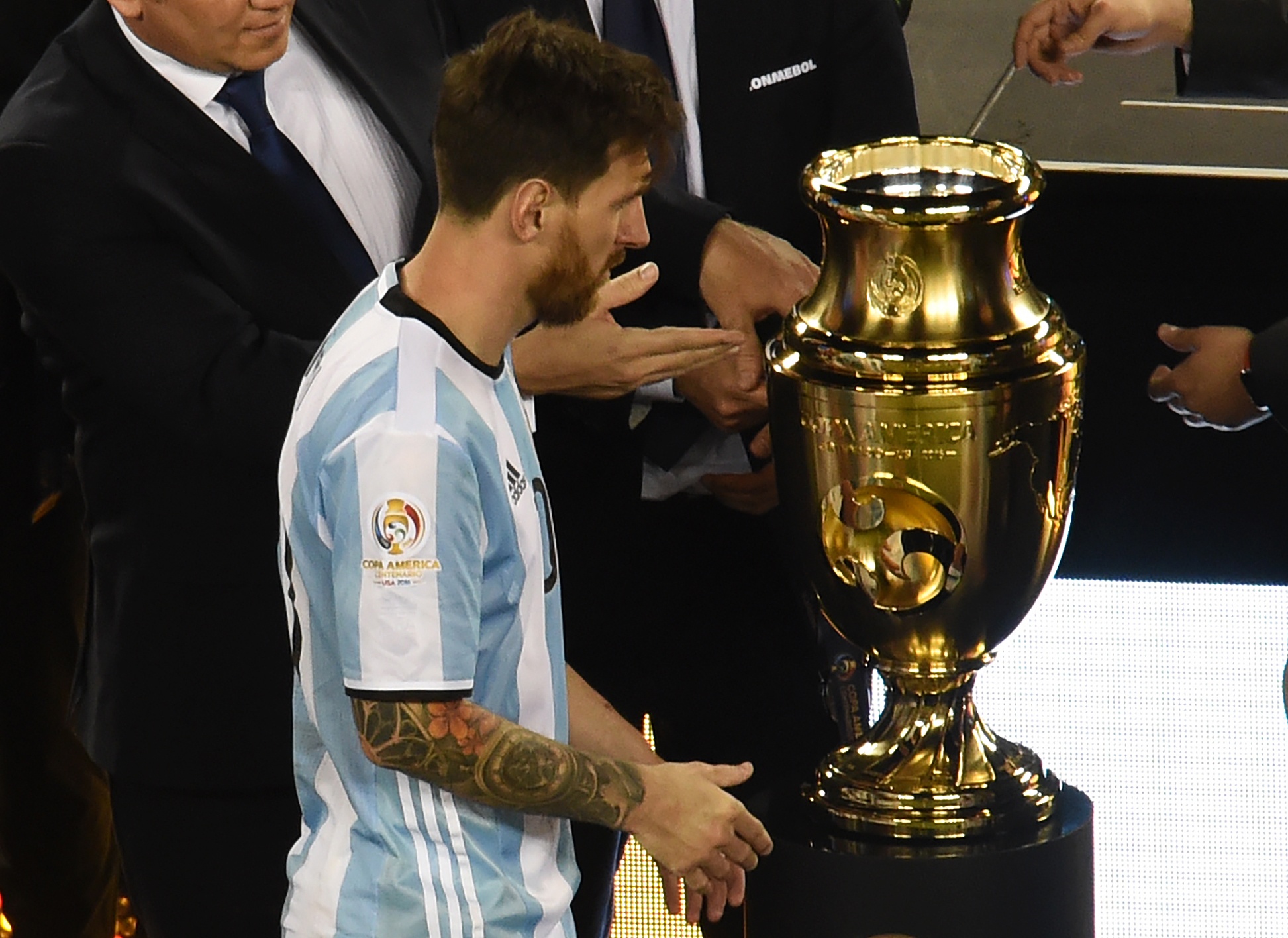 Messi khoc nuc no anh 7