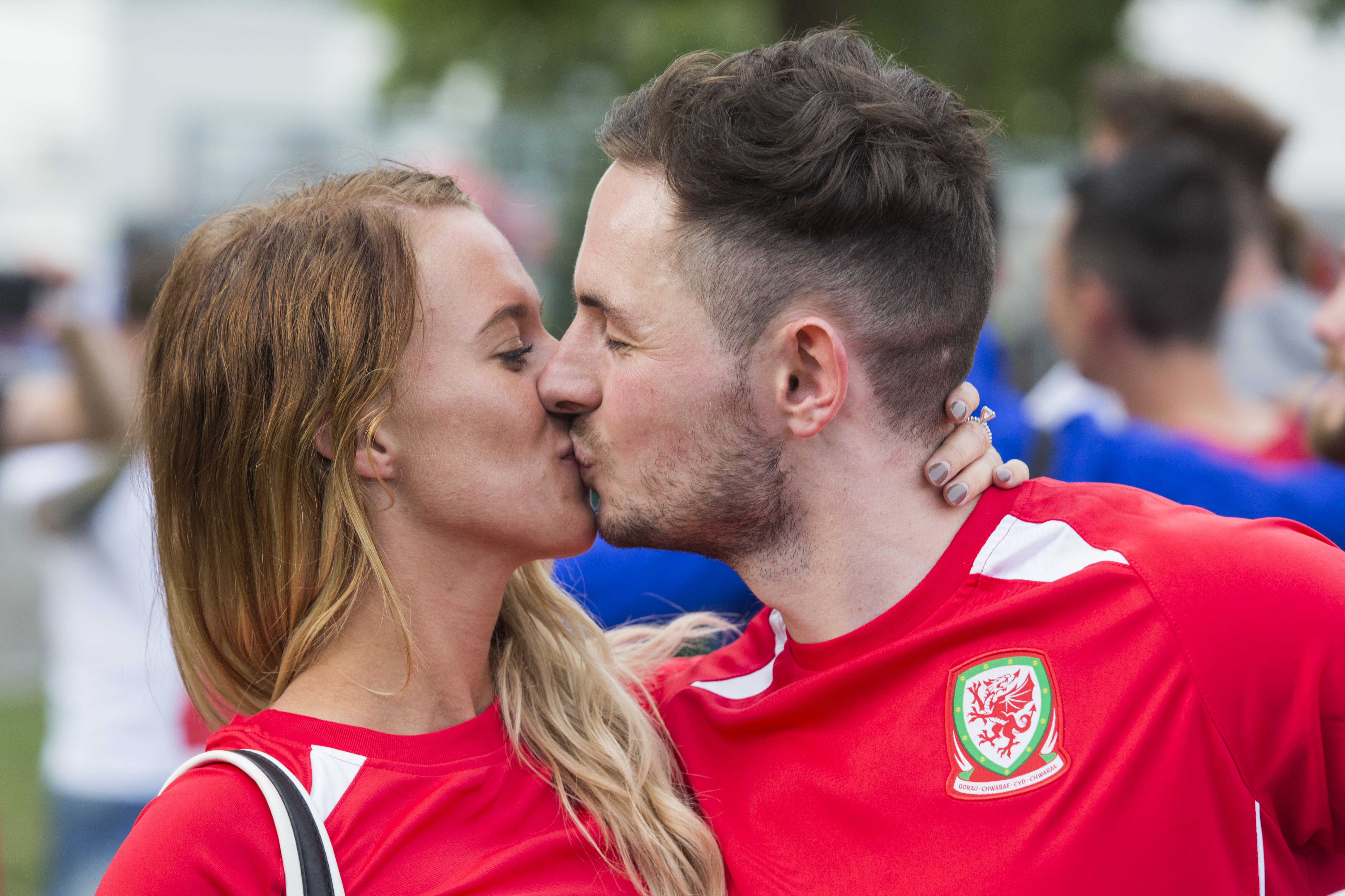 Muon kieu nu hon tai Euro 2016 anh 13