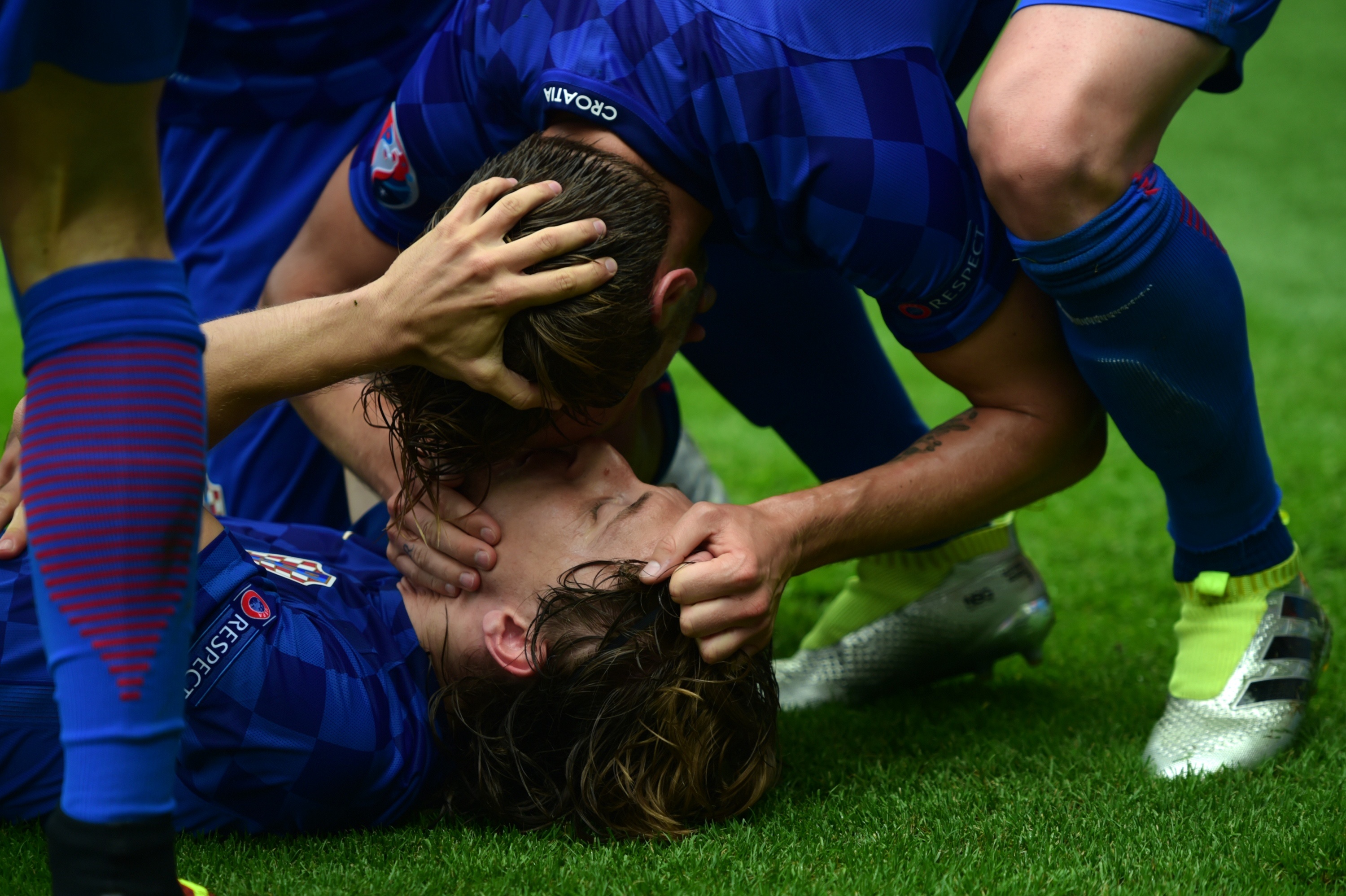 Muon kieu nu hon tai Euro 2016 anh 19