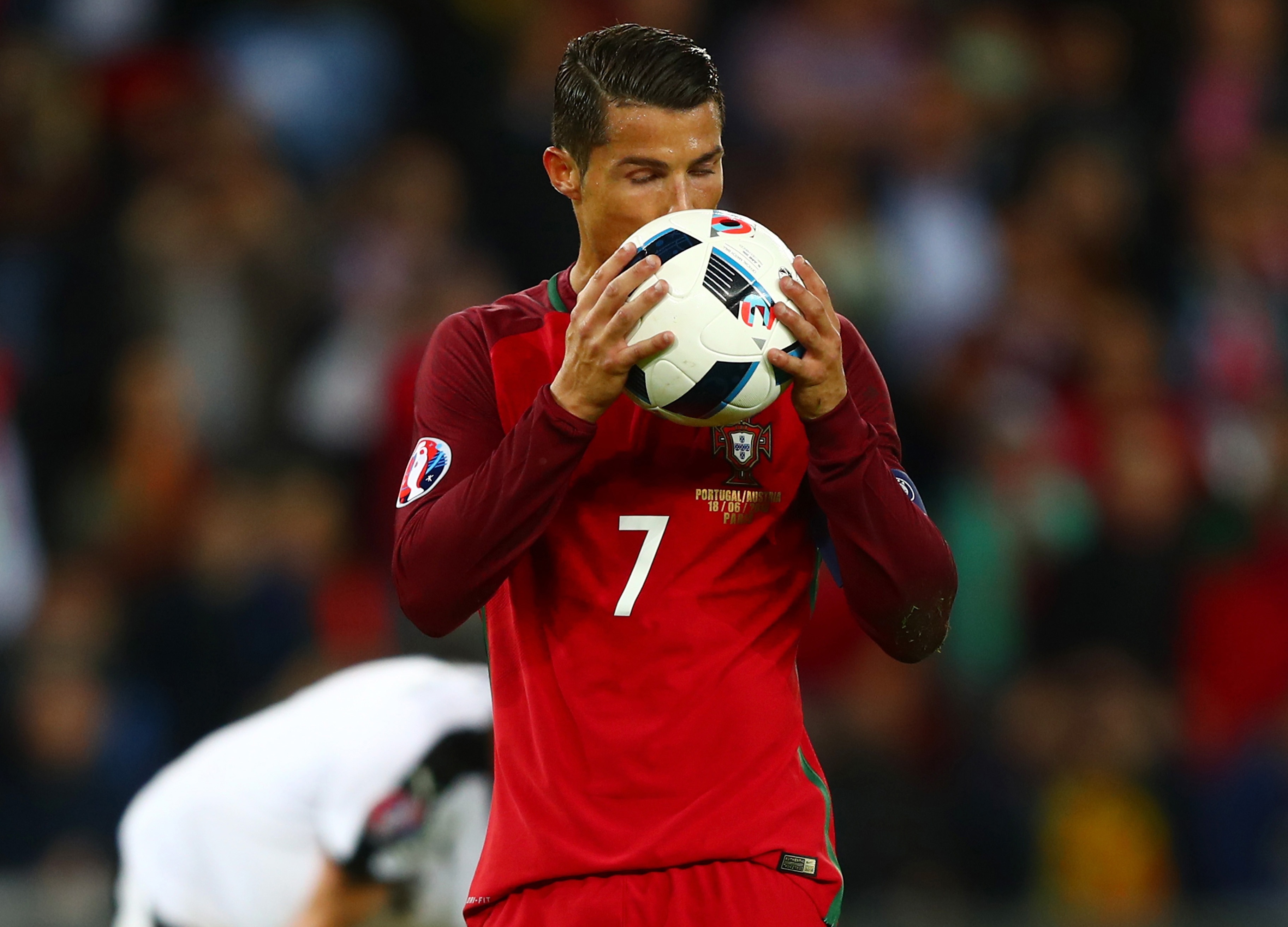 Muon kieu nu hon tai Euro 2016 anh 21