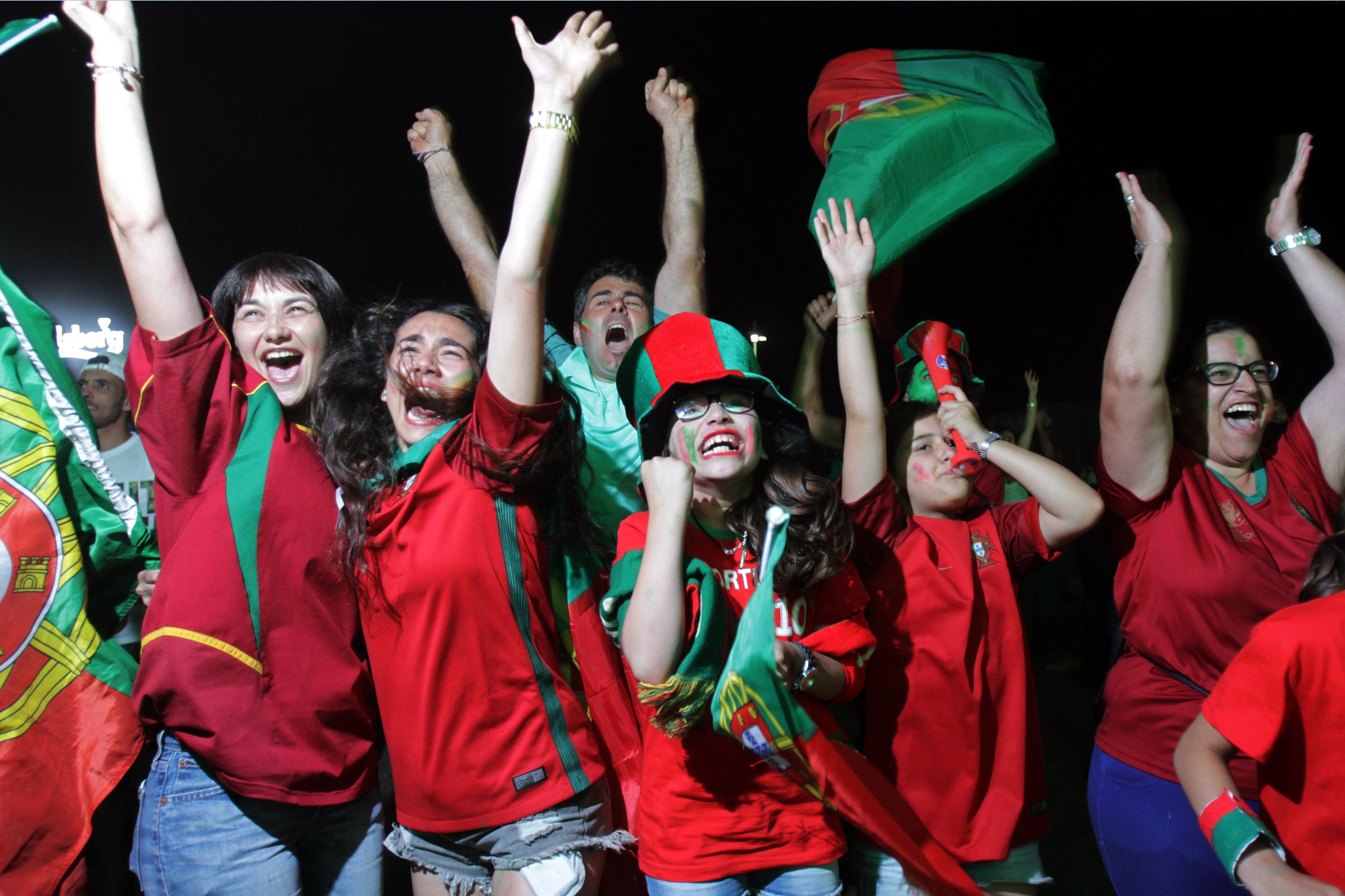 Ronaldo va dong doi vo oa anh 10