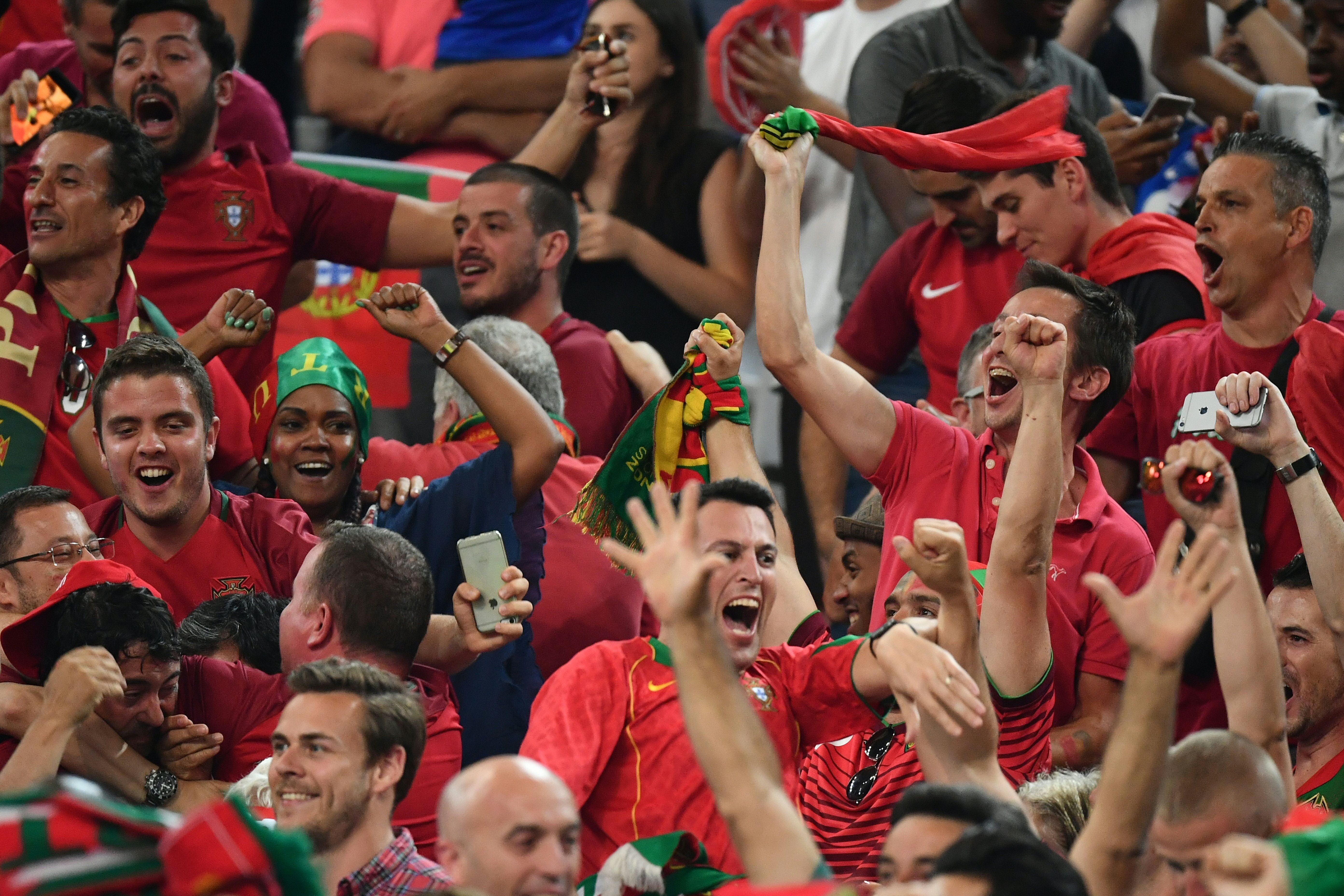 Ronaldo va dong doi vo oa anh 9