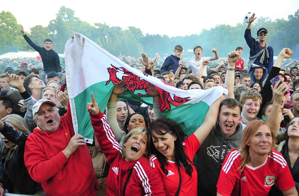 Bale va dong doi an mung anh 10