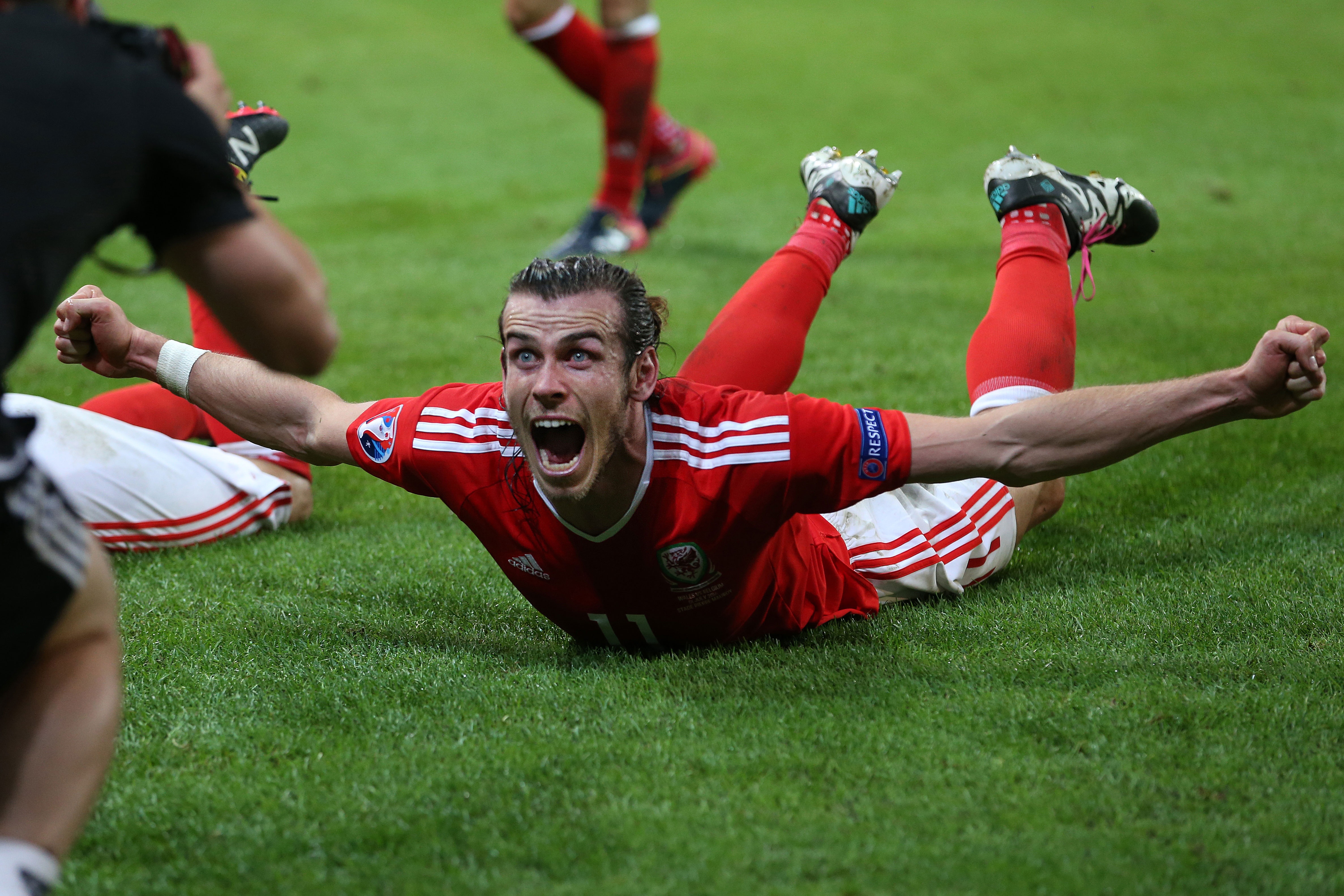 Bale va dong doi truot co mung ky tich nguoc dong hinh anh