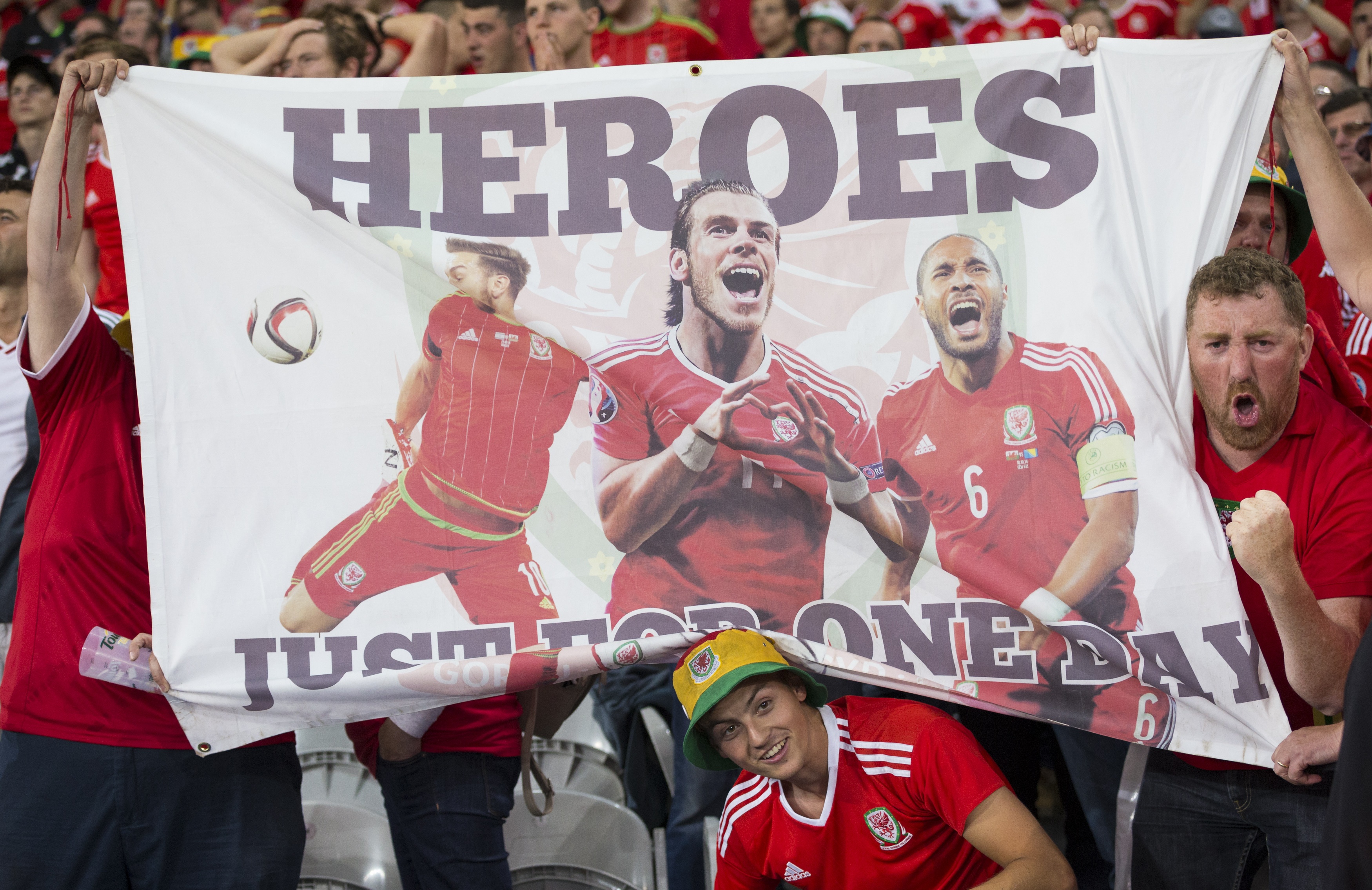 Bale va dong doi an mung anh 12