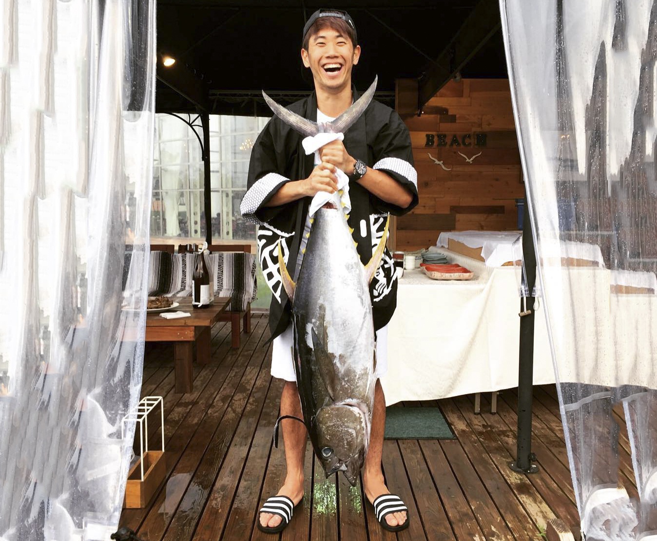 Kagawa khoe bat duoc ca ngu anh 1