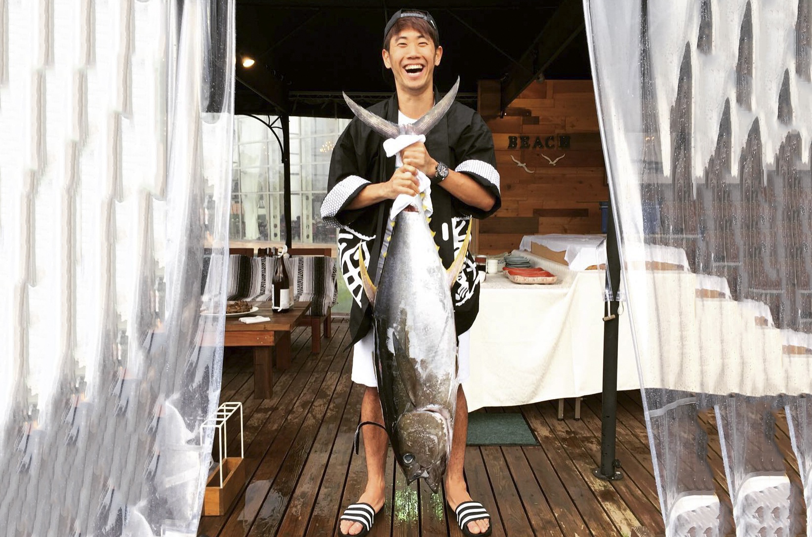 Kagawa khoe bat duoc ca ngu dai duong hinh anh