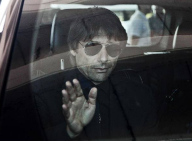 Thay tro Conte tro ve trong vong tay nguoi ham mo hinh anh