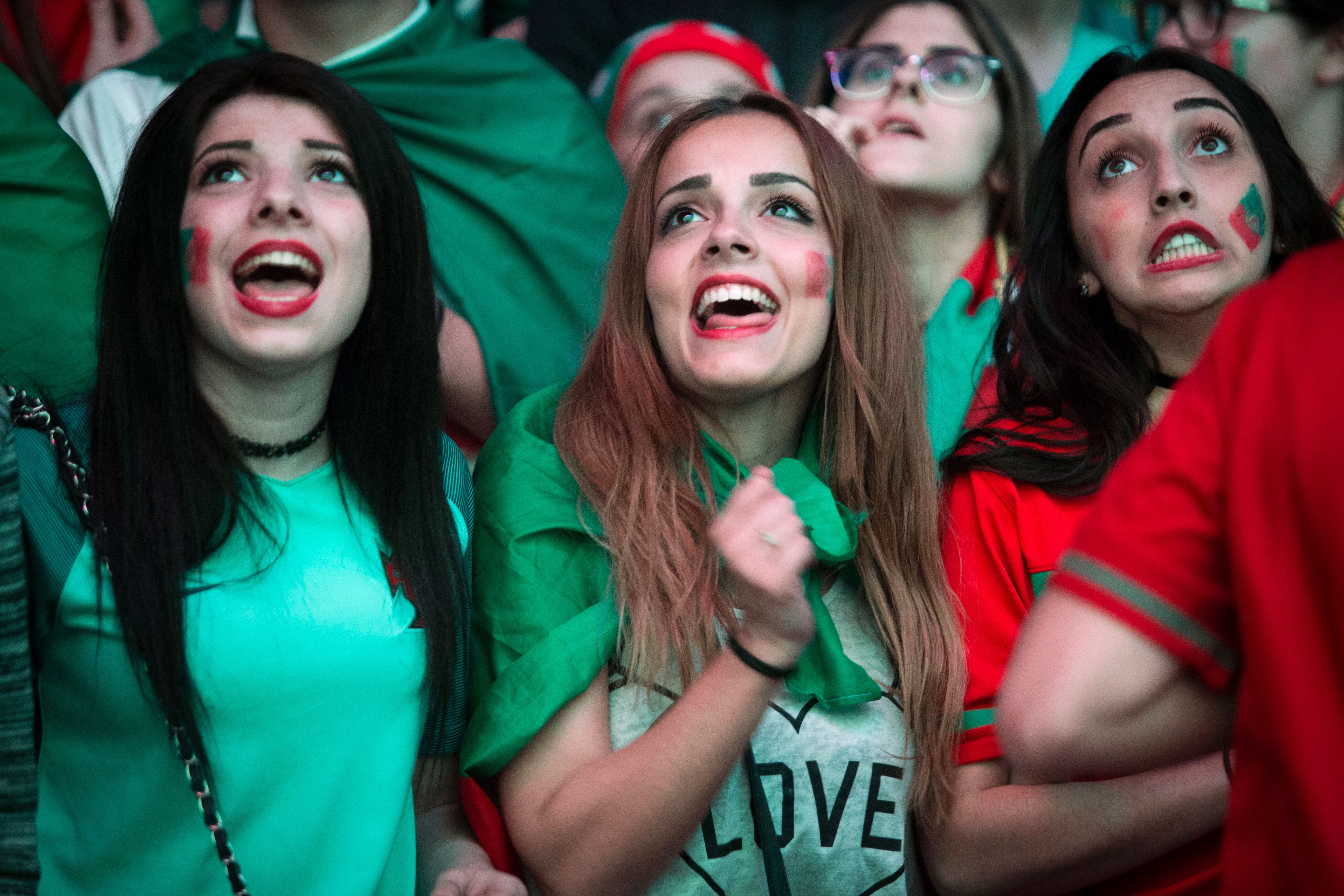 Fan Bo Dao Nha vo oa trong niem vui vao chung ket Euro hinh anh