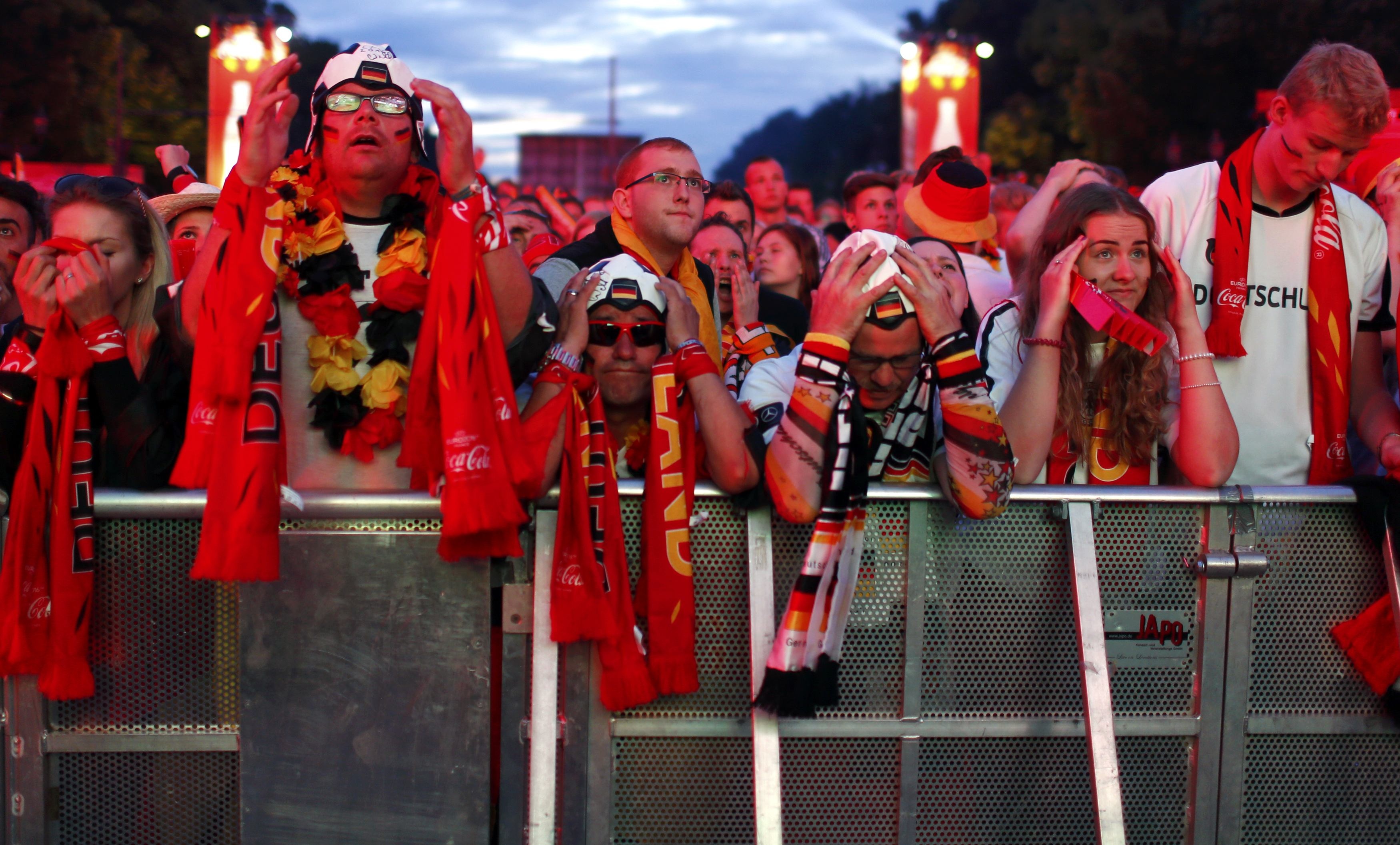 Nguoi ham mo Phap va Duc chia nua vui buon hinh anh