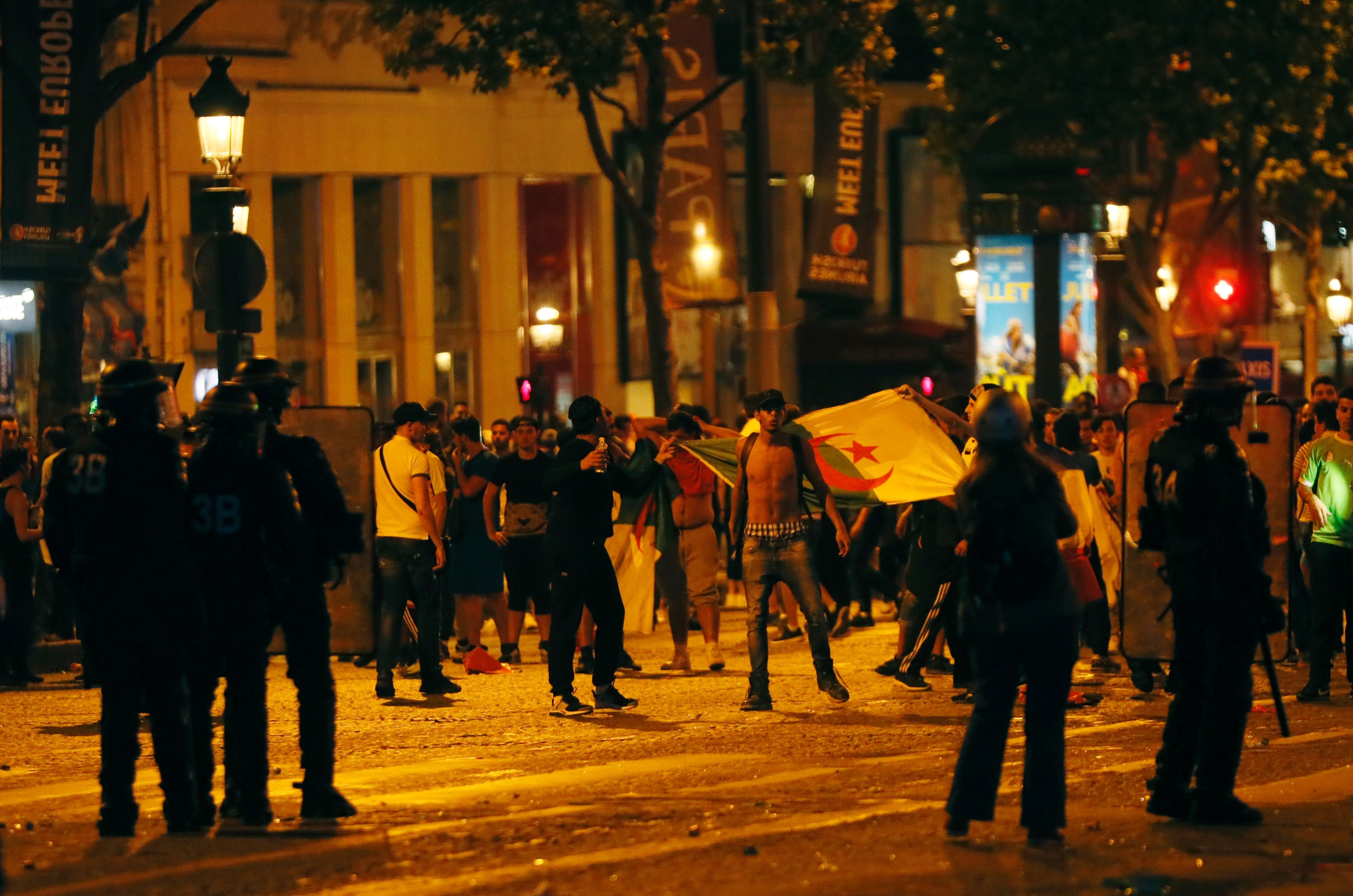 Bạo loạn tại Paris ảnh 1 Bao loan tai Paris anh 1