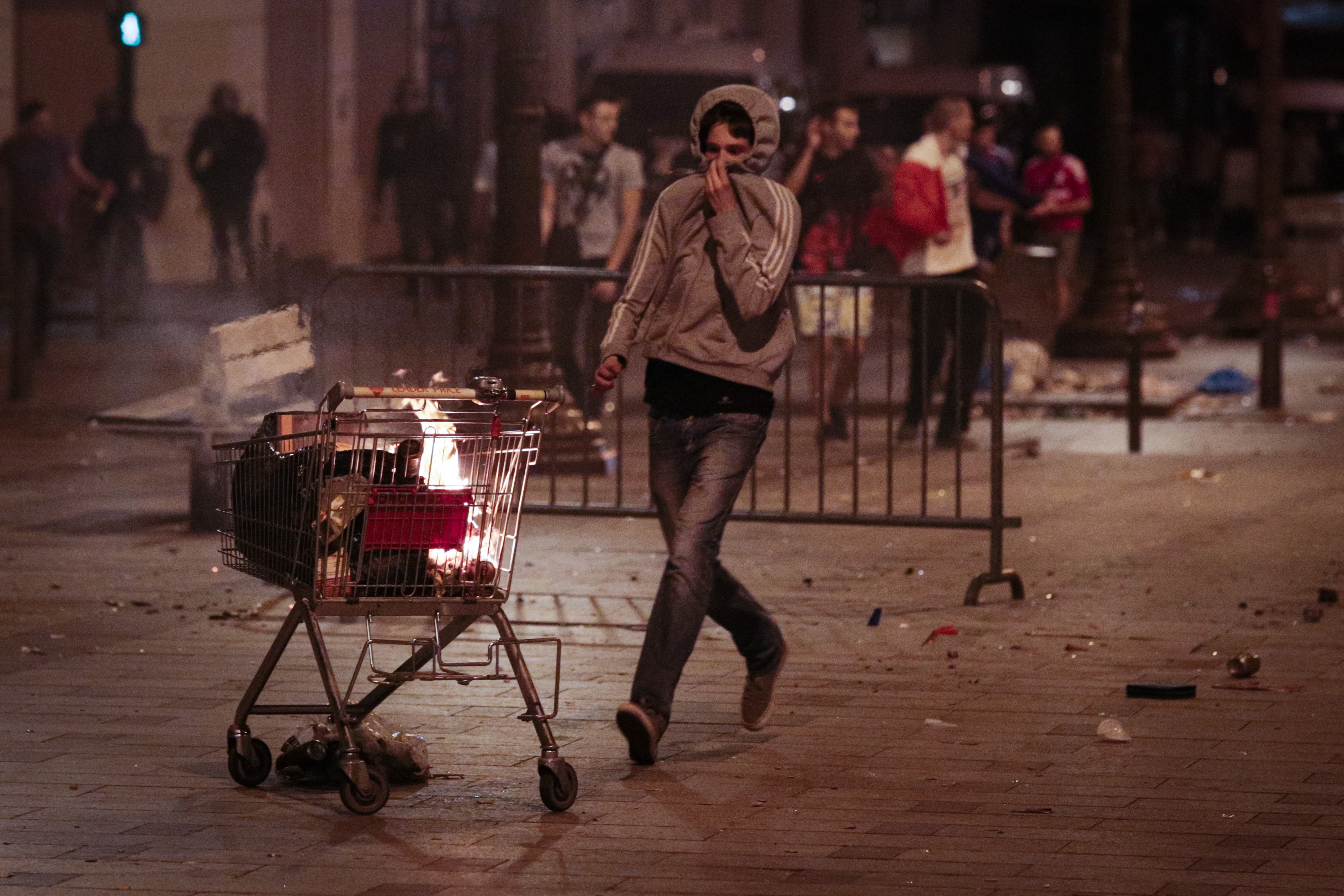 Bạo loạn tại Paris ảnh 2 Bao loan tai Paris anh 2