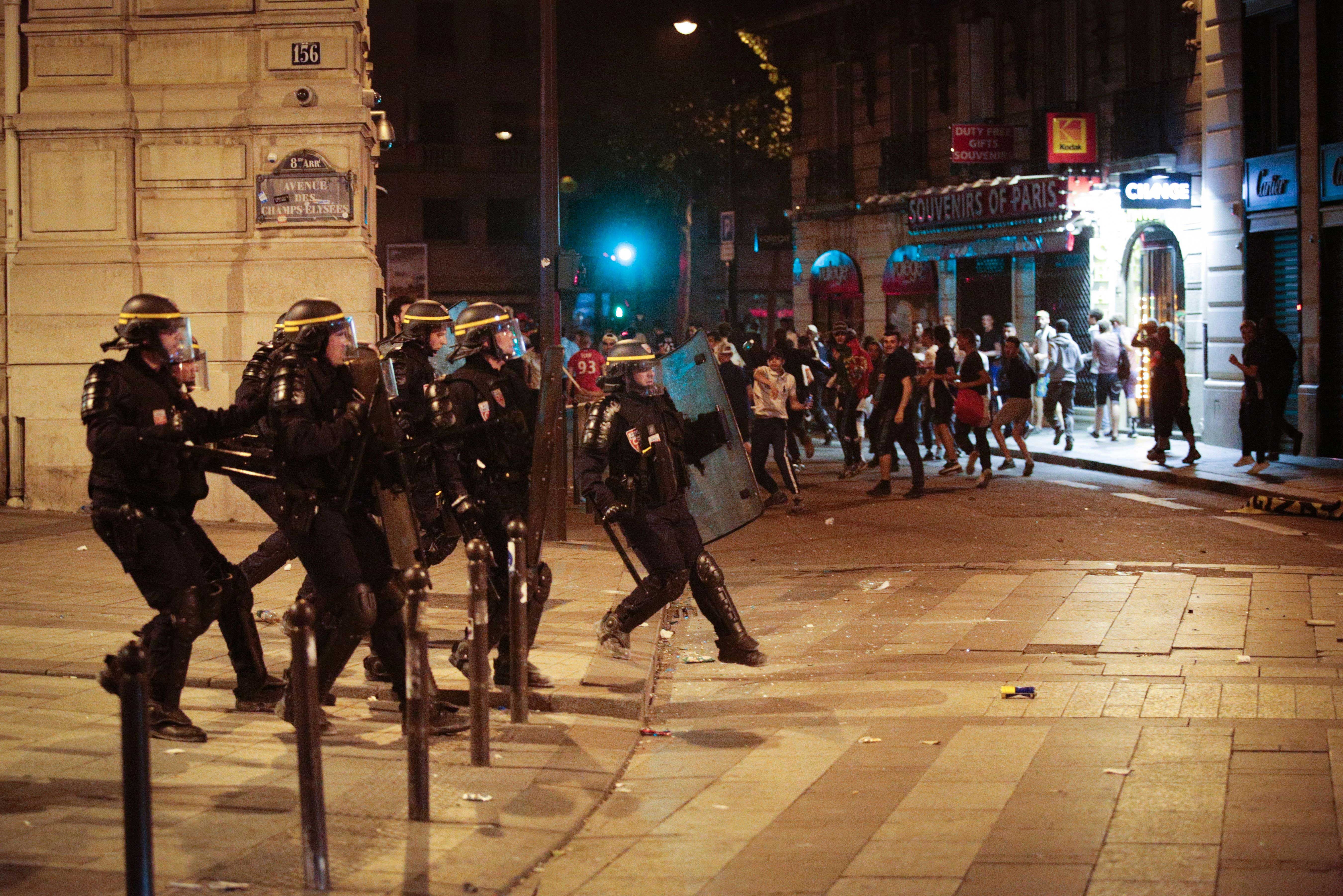 Bạo loạn tại Paris ảnh 6 Bao loan tai Paris anh 6