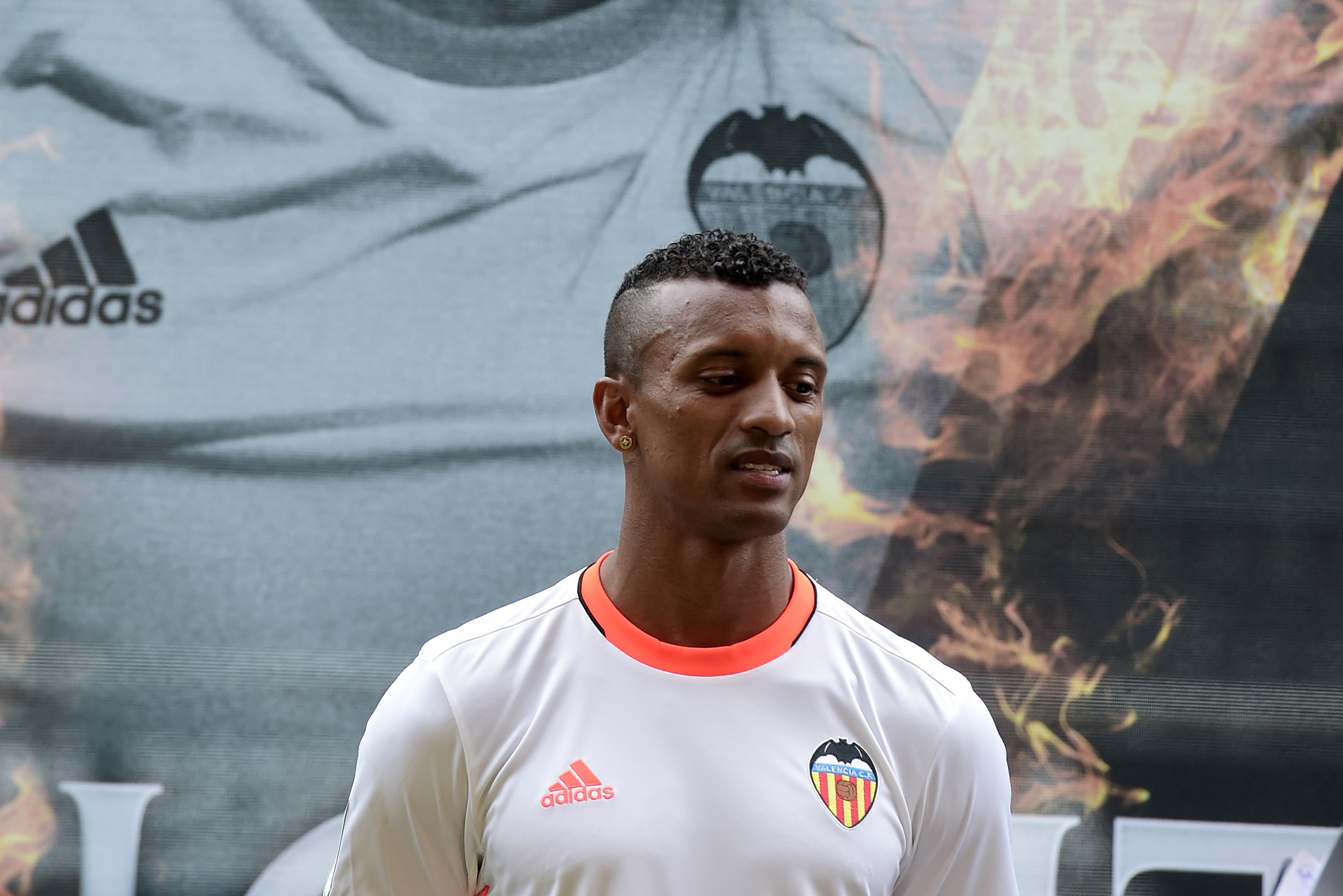 Nani gia nhập Valencia ảnh 1 Nani gia nhap Valencia anh 1
