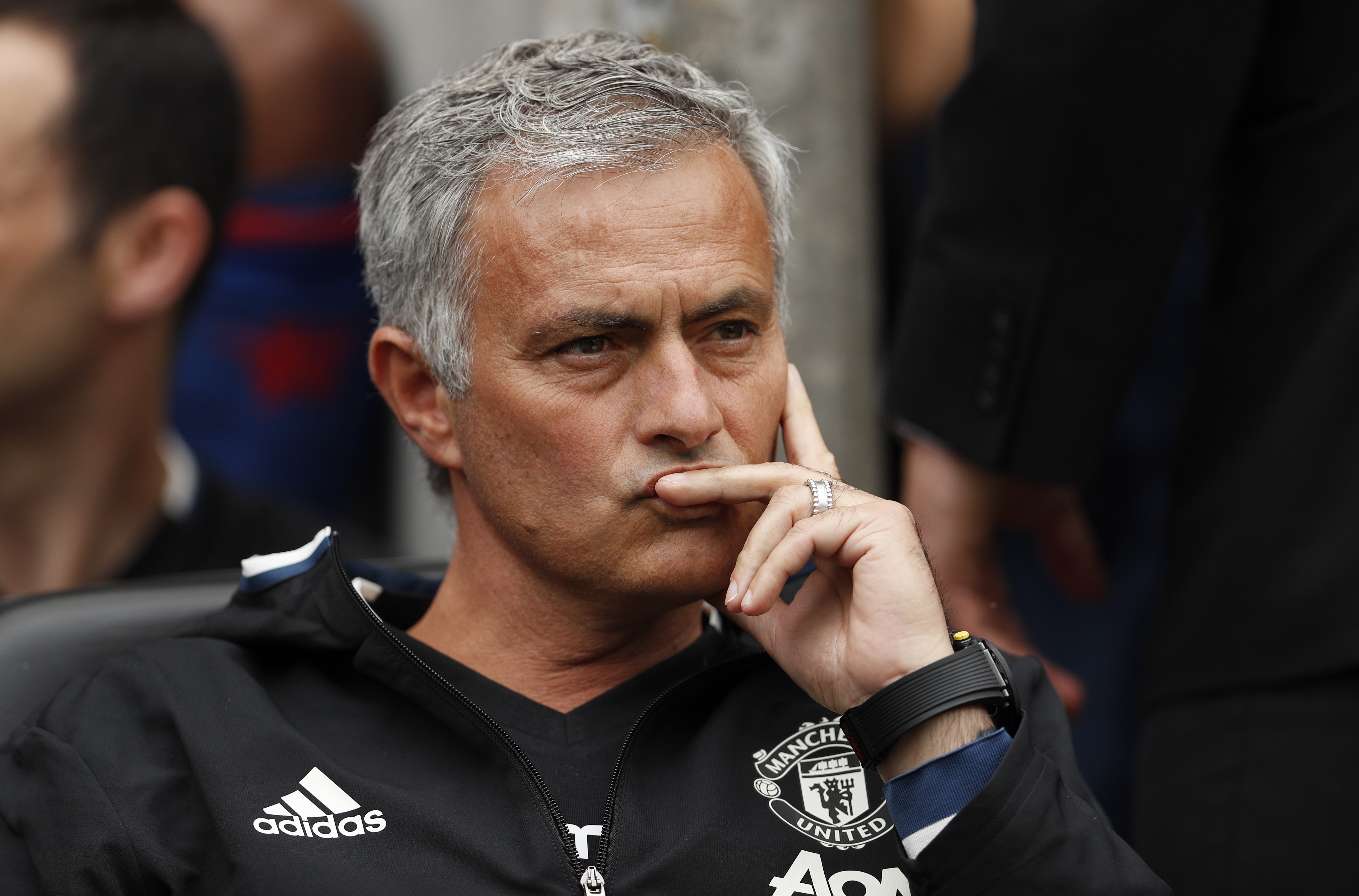 Mourinho ra mat MU anh 2