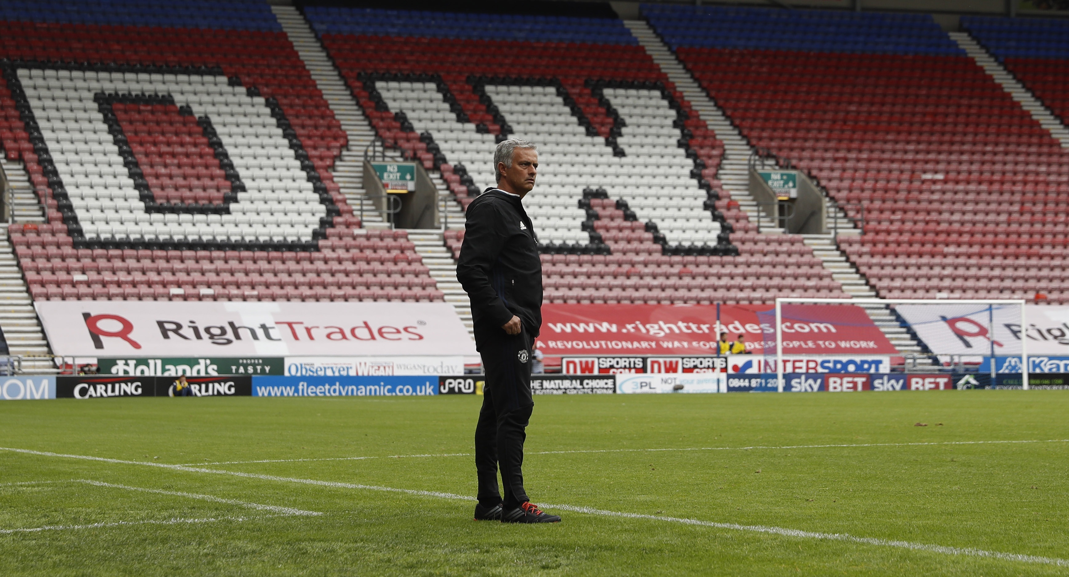 Mourinho ra mat MU anh 4