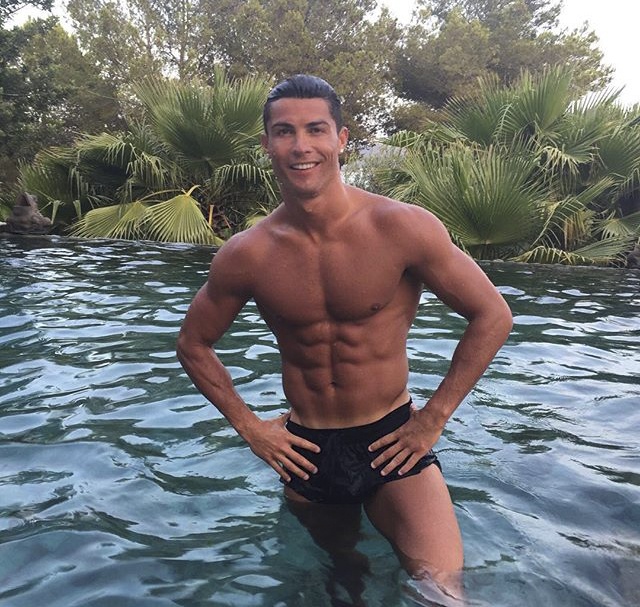 Ronaldo sắm vai thuyền trưởng ảnh 2 Ronaldo sam vai thuyen truong anh 2