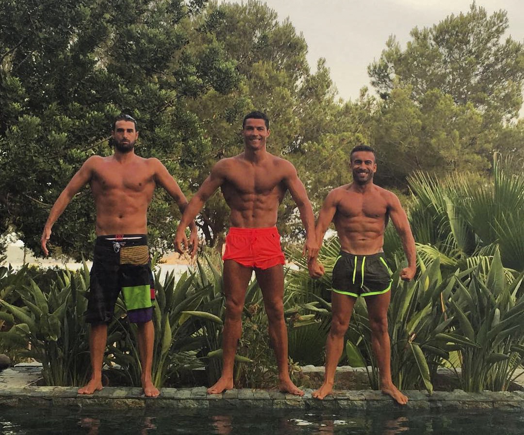 Ronaldo đọ bụng sáu múi ảnh 1 Ronaldo do bung sau mui anh 1