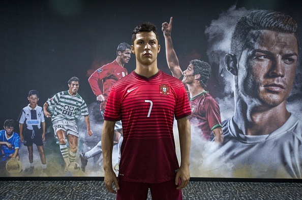 Ben trong bao tang va khach san moi khai truong cua Ronaldo hinh anh