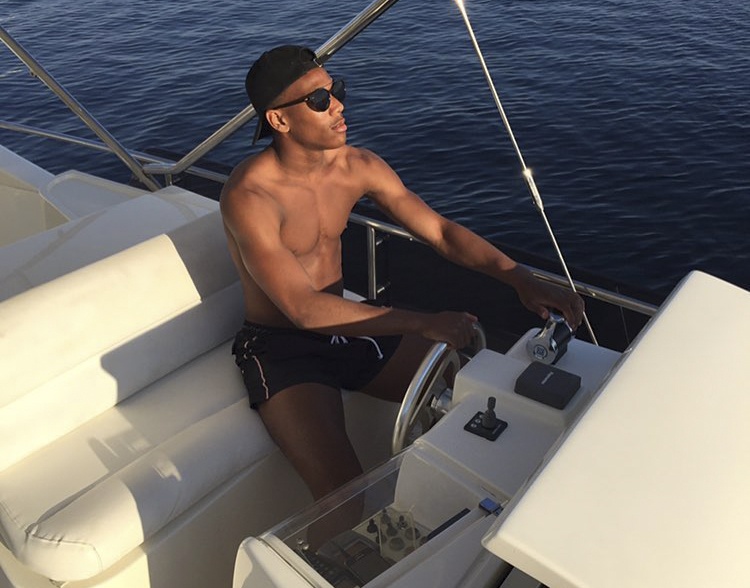 Messi trinh lang kieu toc moi anh 6