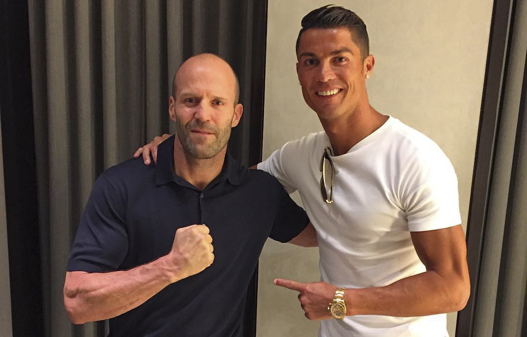 Ronaldo cham mat 'nguoi van chuyen' hinh anh