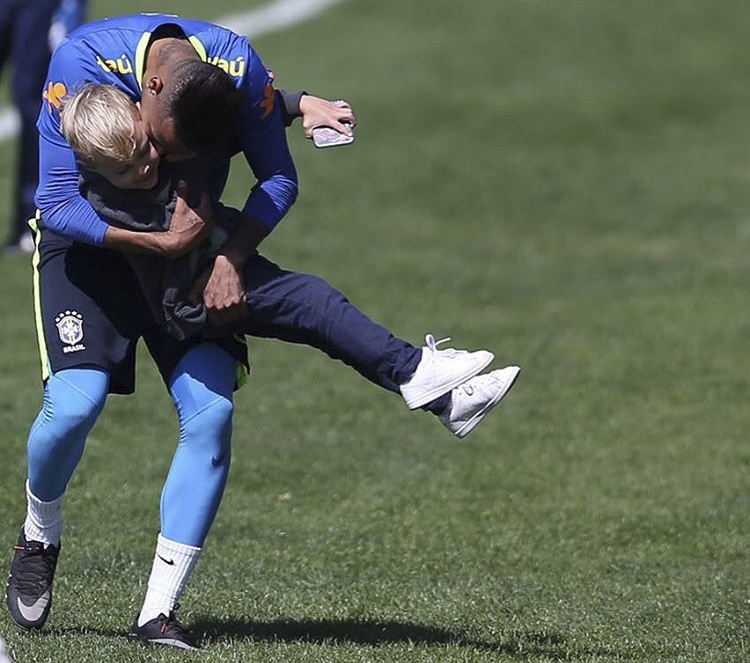 Ronaldo gặp gỡ người vận chuyển ảnh 11 Ronaldo gap go nguoi van chuyen anh 11