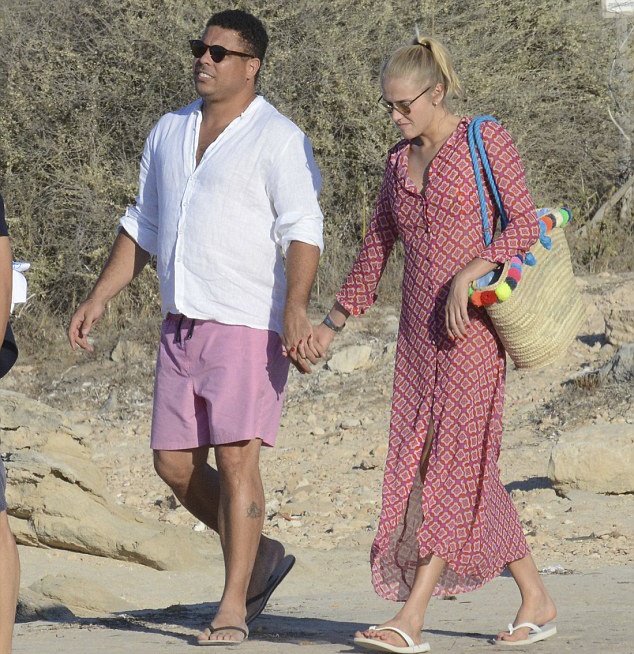 Ronaldo gặp gỡ người vận chuyển ảnh 10 Ronaldo gap go nguoi van chuyen anh 10