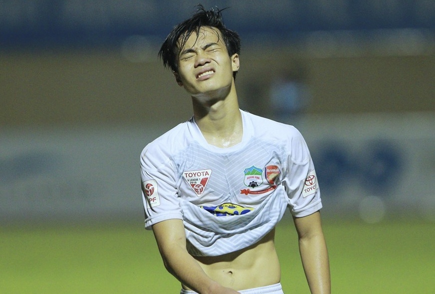 Van Toan danh dau doi cot, HAGL thua tran san khach thu 9 hinh anh