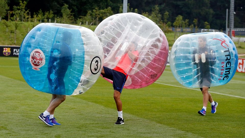 Messi va dan sao Barca huc nhau anh 7