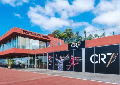 Can bao nhieu tien de qua dem o khach san cua Ronaldo? hinh anh