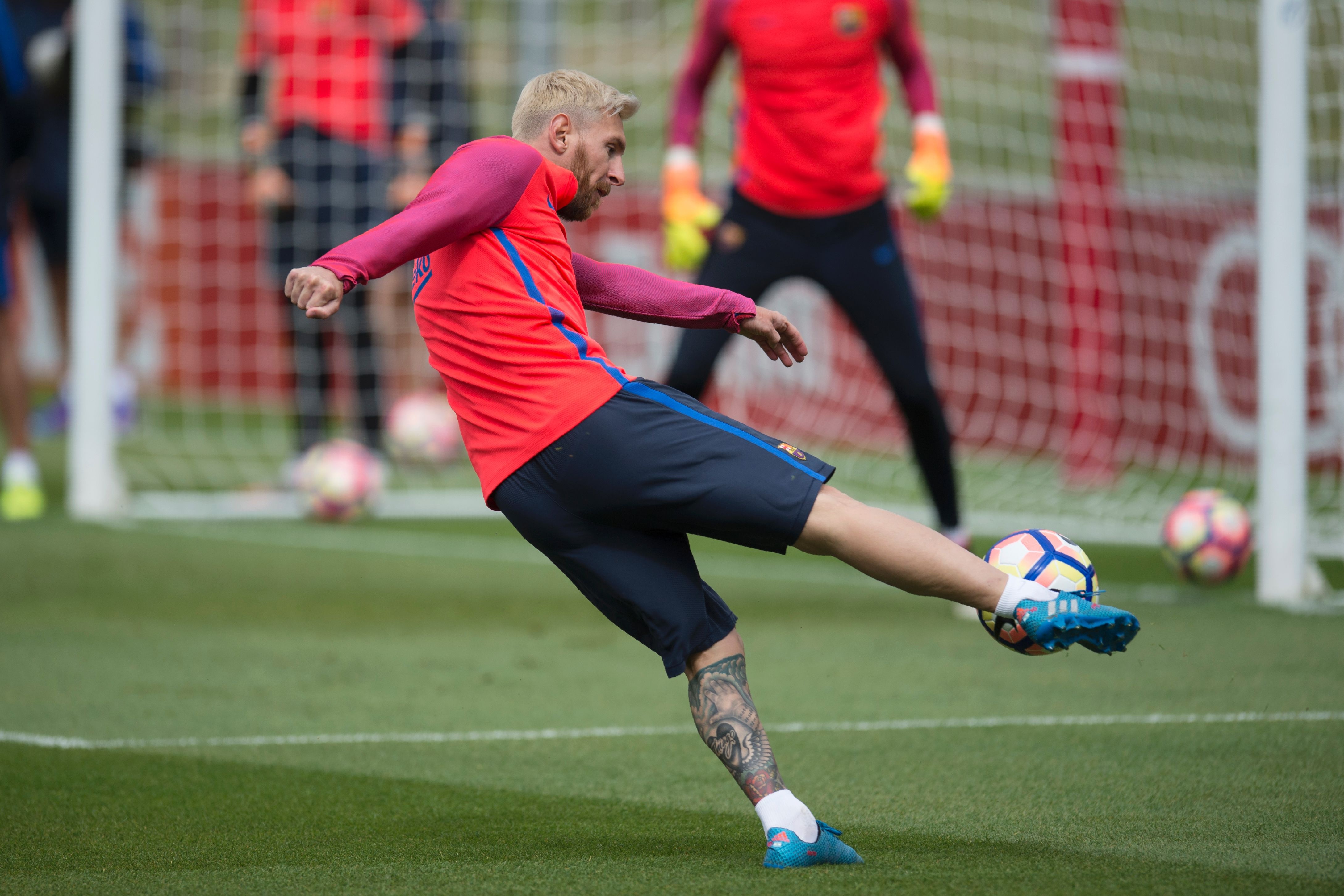 Messi va dan sao Barca huc nhau anh 12