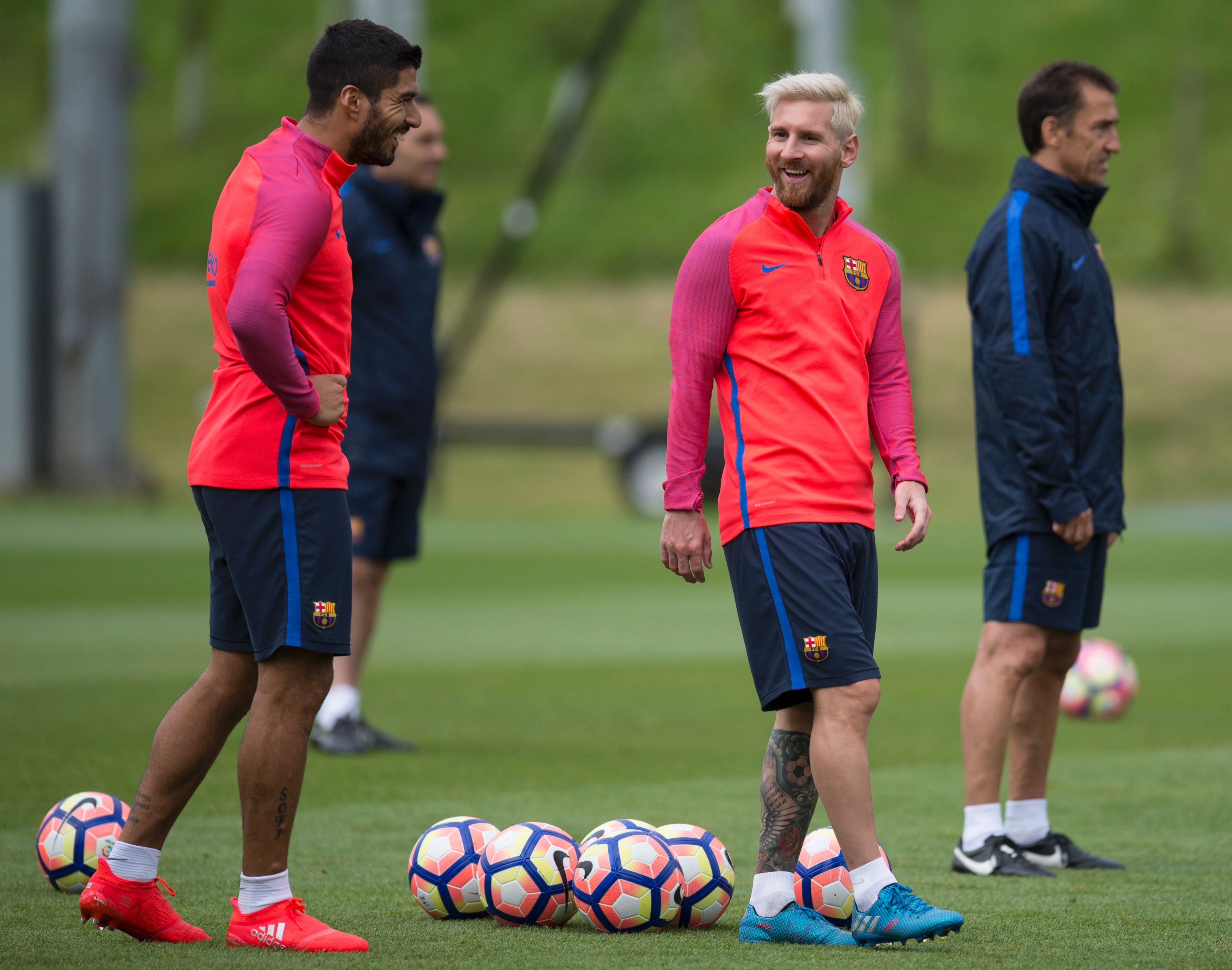 Messi va dan sao Barca huc nhau anh 1