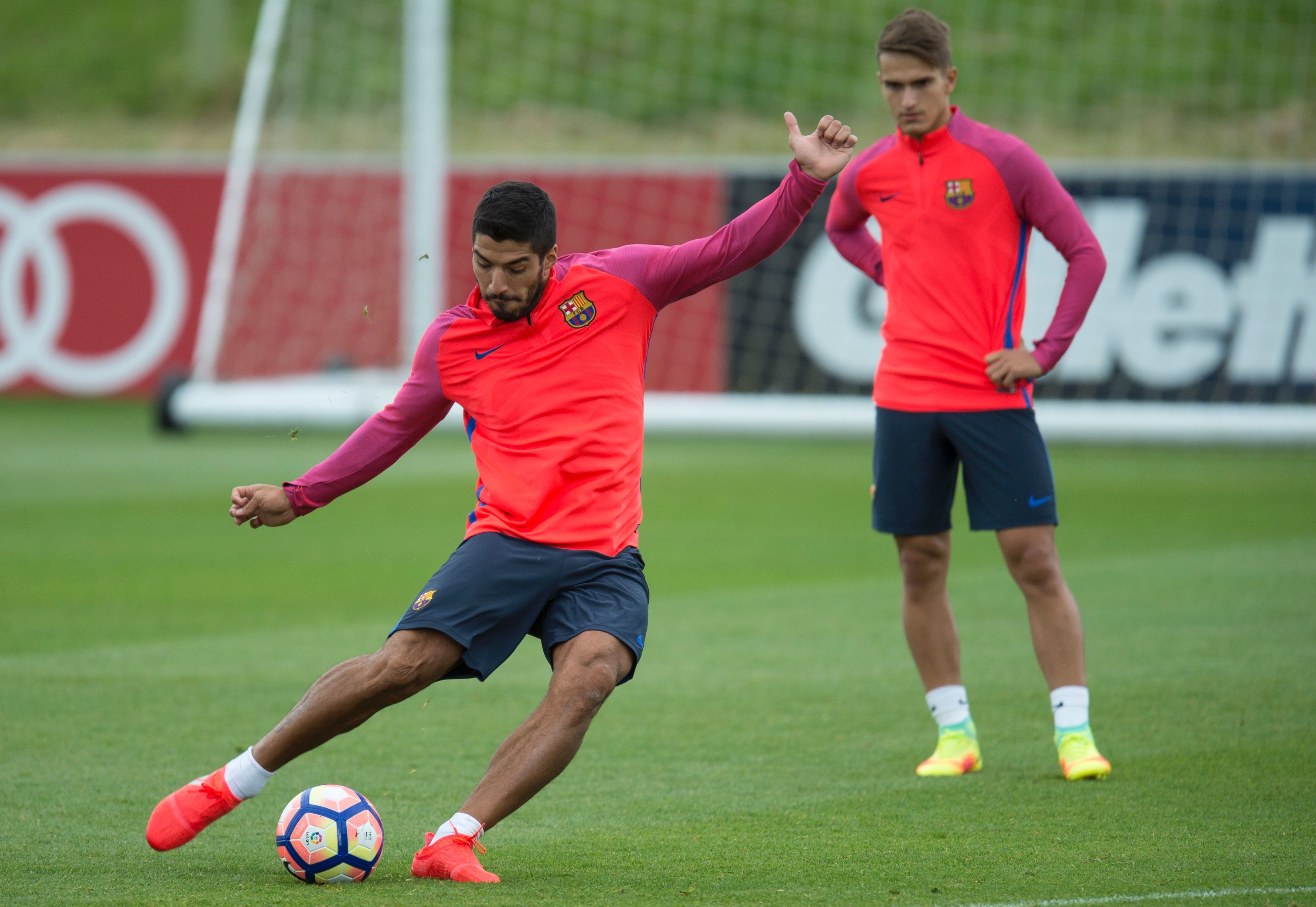 Messi va dan sao Barca huc nhau anh 13