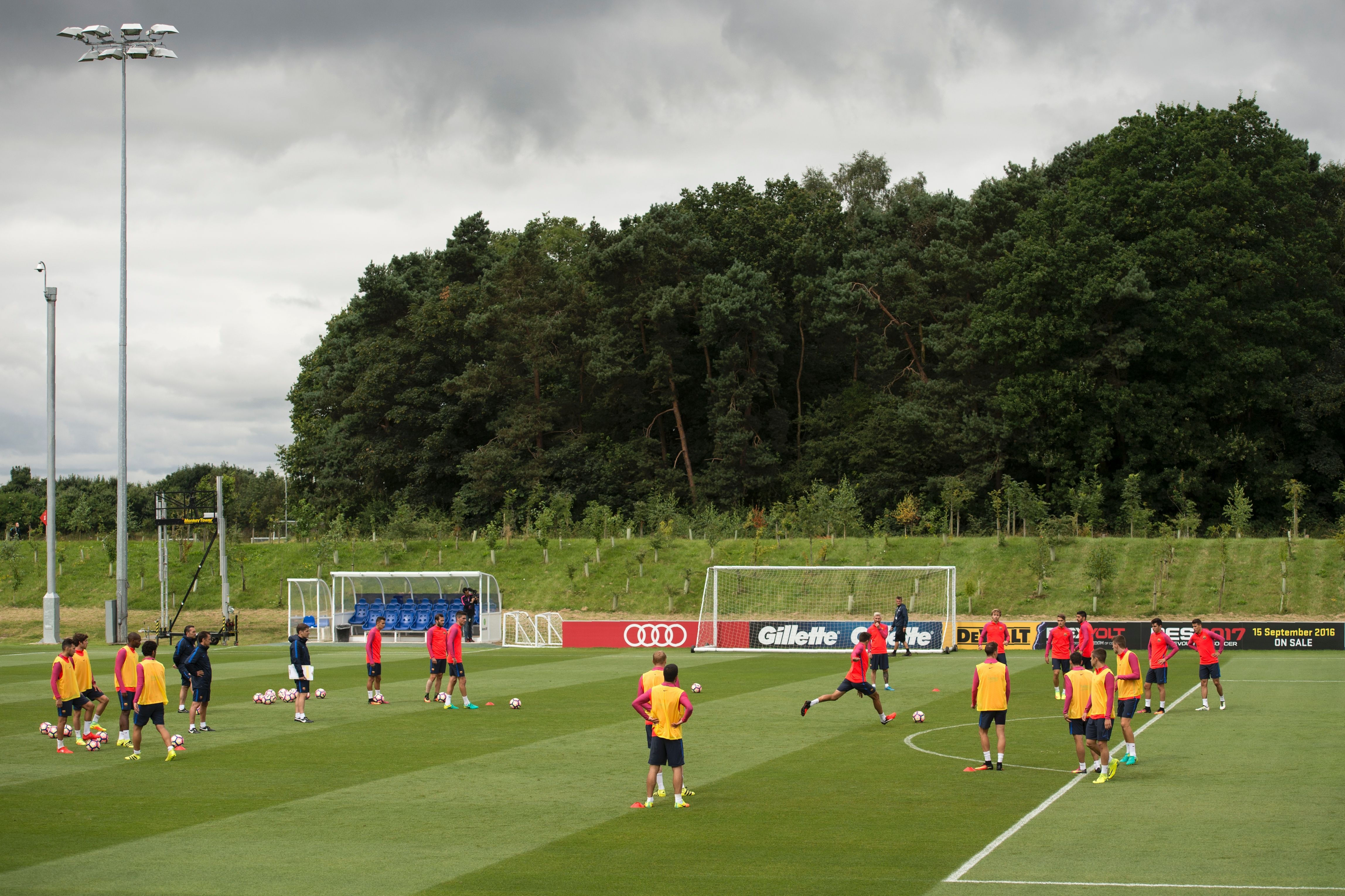 Messi va dan sao Barca huc nhau anh 10