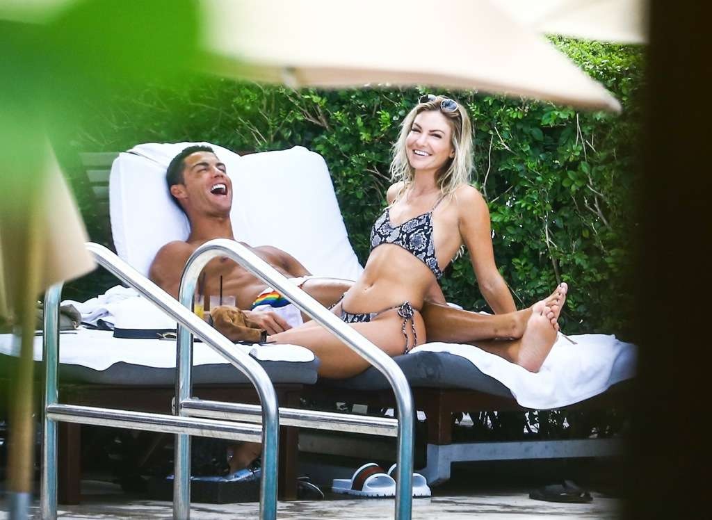 Ronaldo ôm hôn người tình mới ảnh 6 Ronaldo om hon nguoi tinh moi anh 6