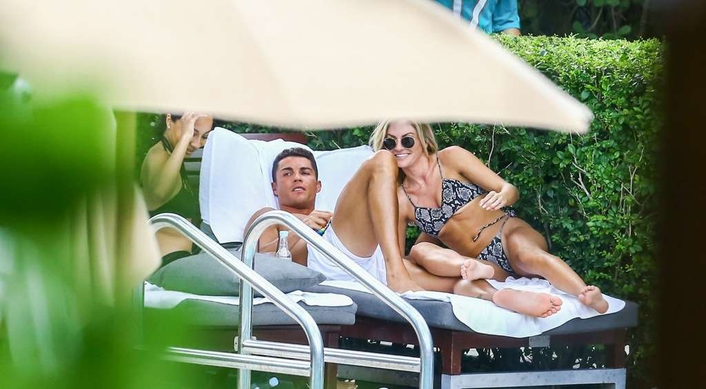 Ronaldo ôm hôn người tình mới ảnh 16 Ronaldo om hon nguoi tinh moi anh 16