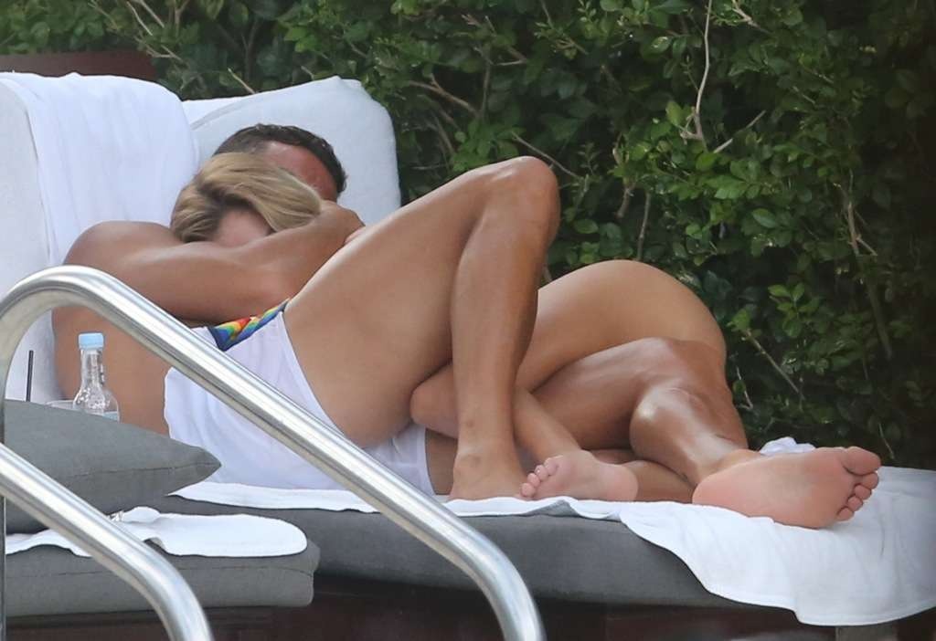 Ronaldo ôm hôn người tình mới ảnh 14 Ronaldo om hon nguoi tinh moi anh 14