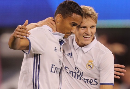 Bayern vs Real (0-1): Danilo na dai bac chay luoi Hum xam hinh anh