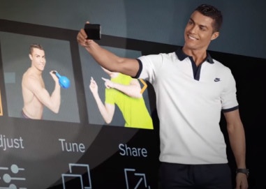 Ronaldo ra mat ung dung selfie hinh anh