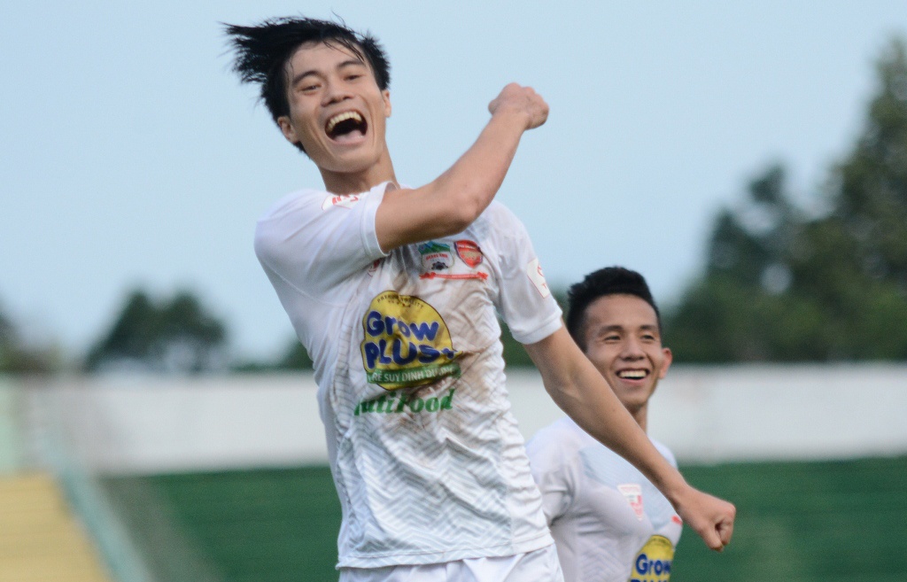 Van Toan lap cu dup giup HAGL thang 3-1, Hai Phong thua 0-3 hinh anh